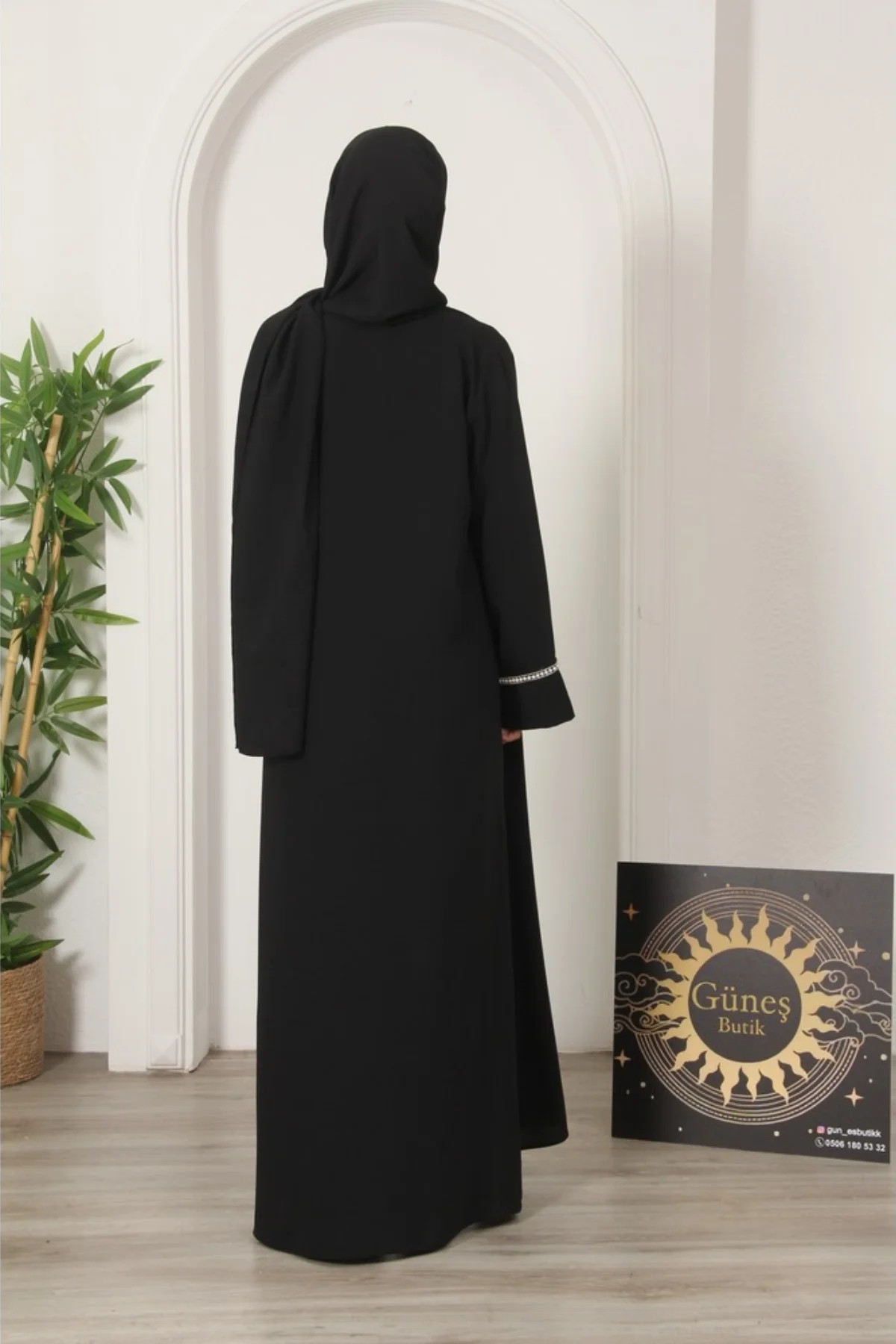 İncili Siyah Abaya