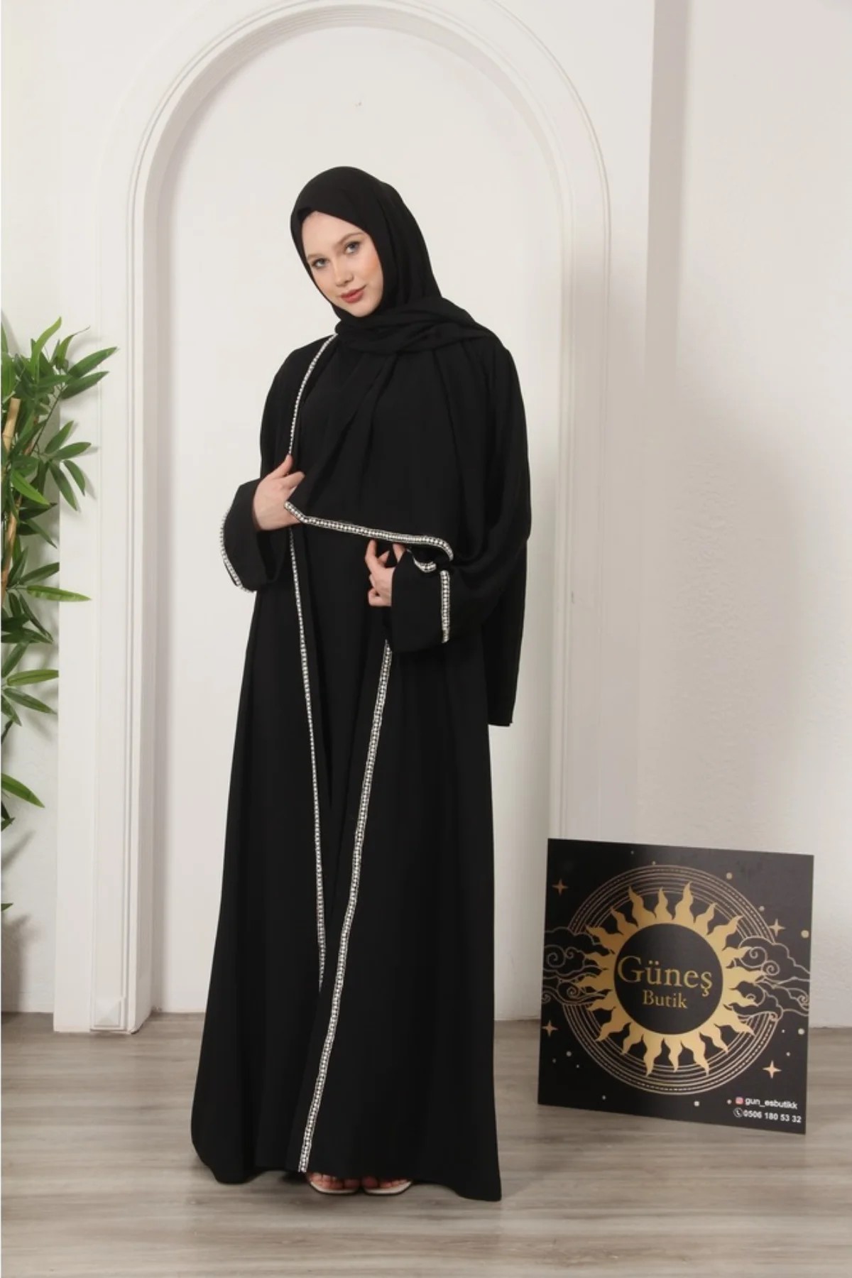 İncili Siyah Abaya