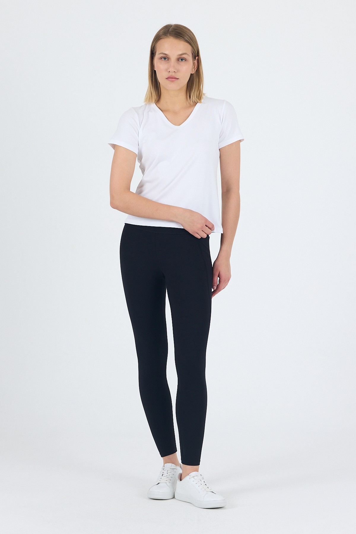 V Yaka Bambu Kadın Tişört - Solid White