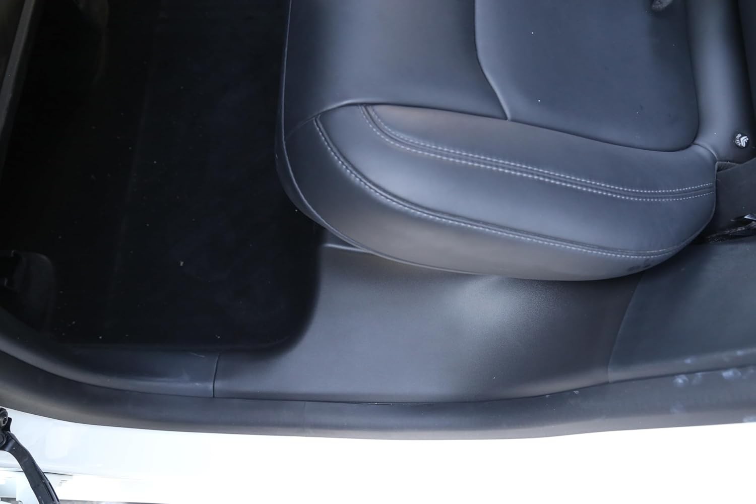 Tesla Model Y ile Uyumlu Arka Koltuk Yan Tekmelikleri