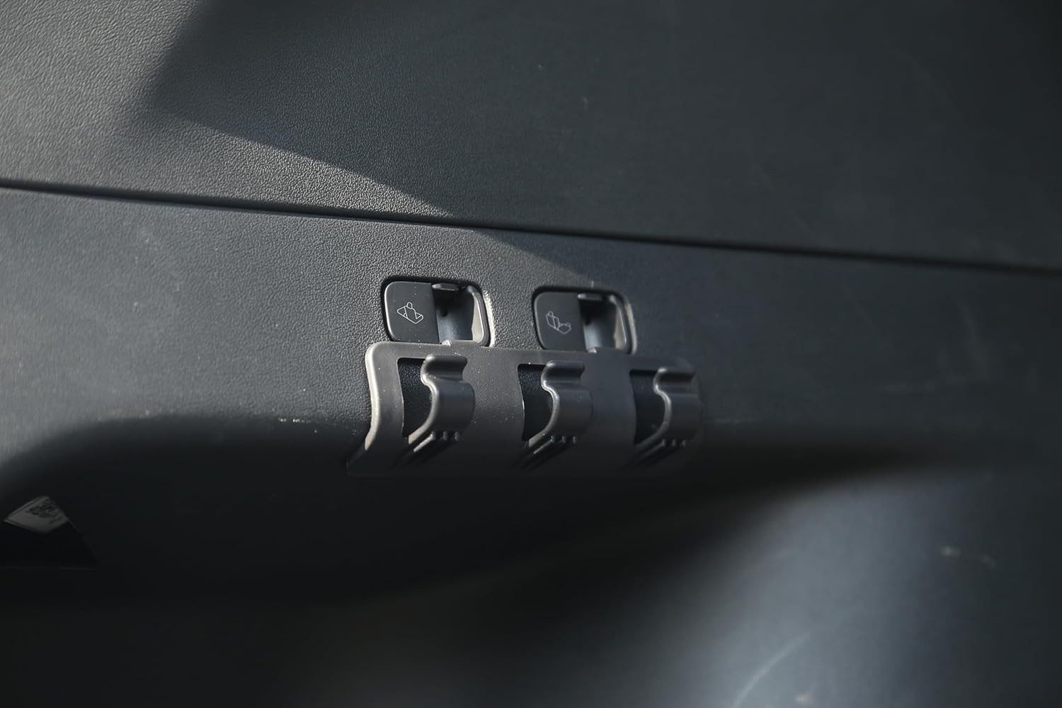 Tesla Model Y ile Uyumlu Arka Bagaj Askılık