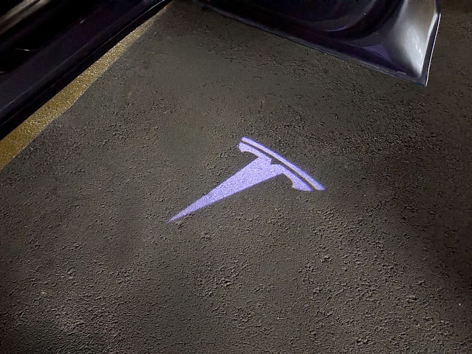 Tesla Model Y ile Uyumlu Araç Kapısı SD LED Projektör Işığı (T Logo) - Standart Çözünürlük