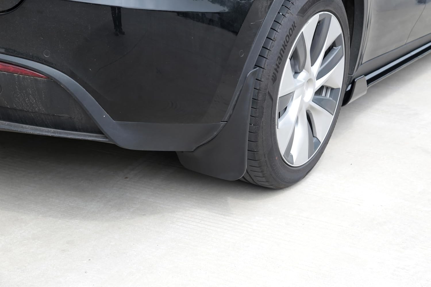 Tesla Model Y ile Uyumlu Çamurluk Takımı