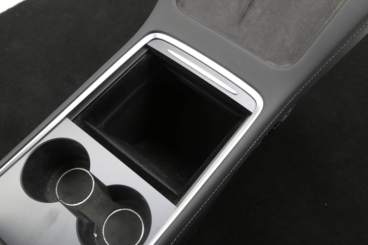Tesla Model Y ile Uyumlu Orta Konsol Saklama Kabı Kutusu