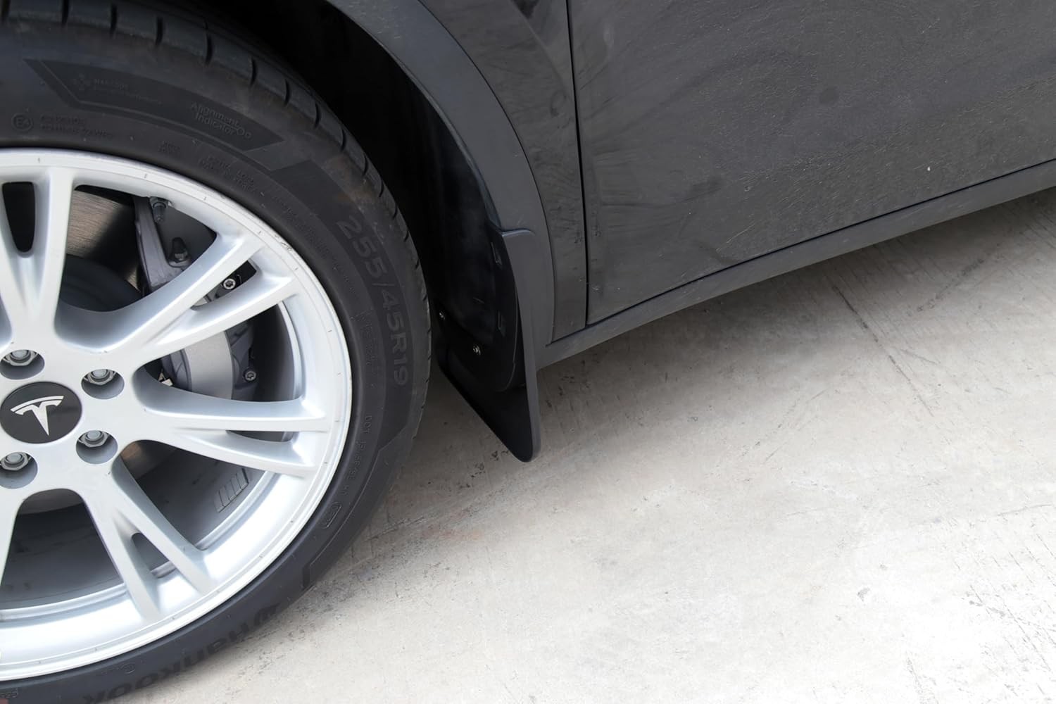 Tesla Model Y ile Uyumlu Çamurluk Takımı