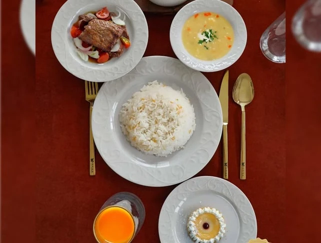 FARİKA BAHAR  SADE MODEL 24 PARÇA PORSELEN YEMEK TAKIMI