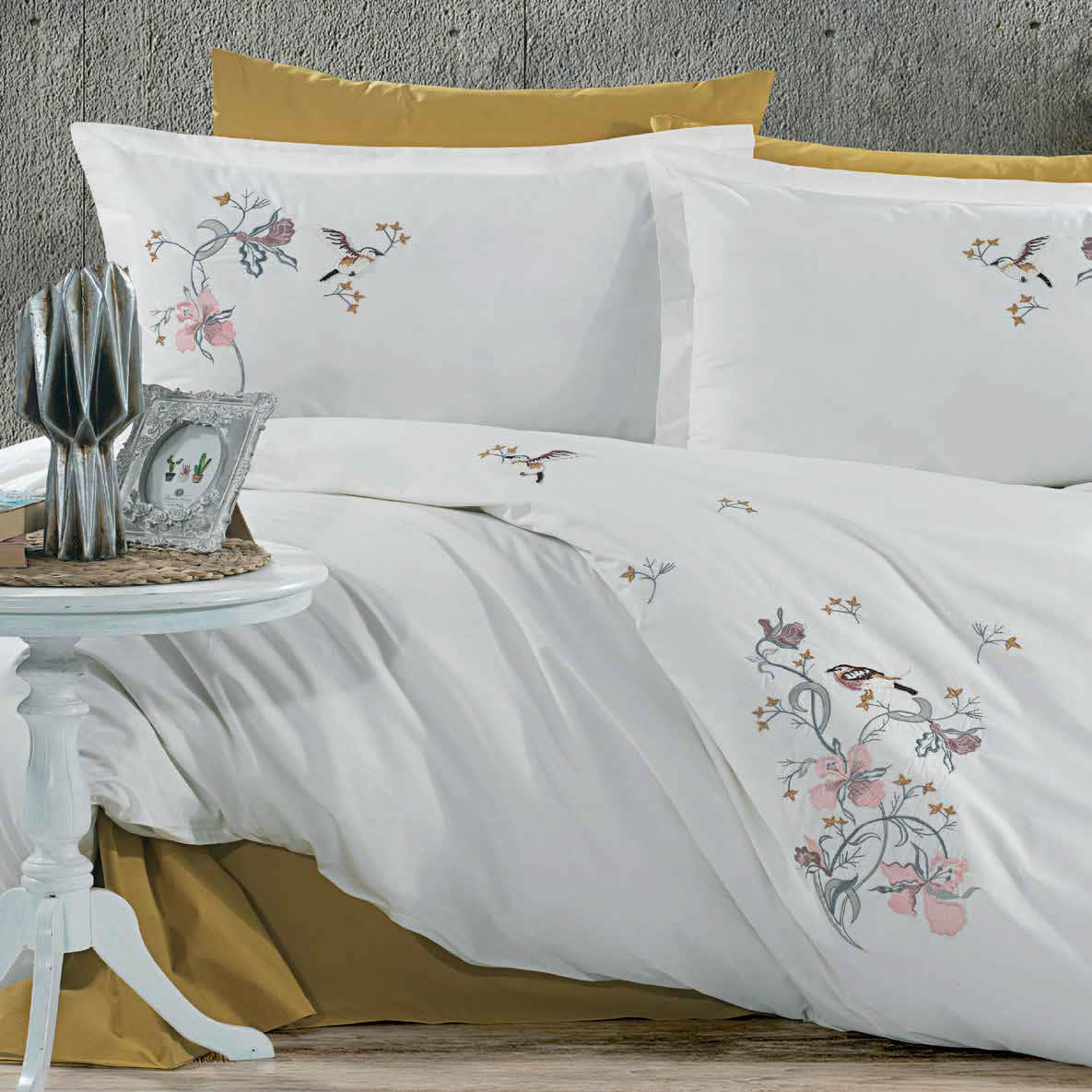 GOLDEN HOME TİAMO MODEL ÇİFT KİŞİLİK NAKIŞLI NEVRESİM %100 PAMUK BEYAZ