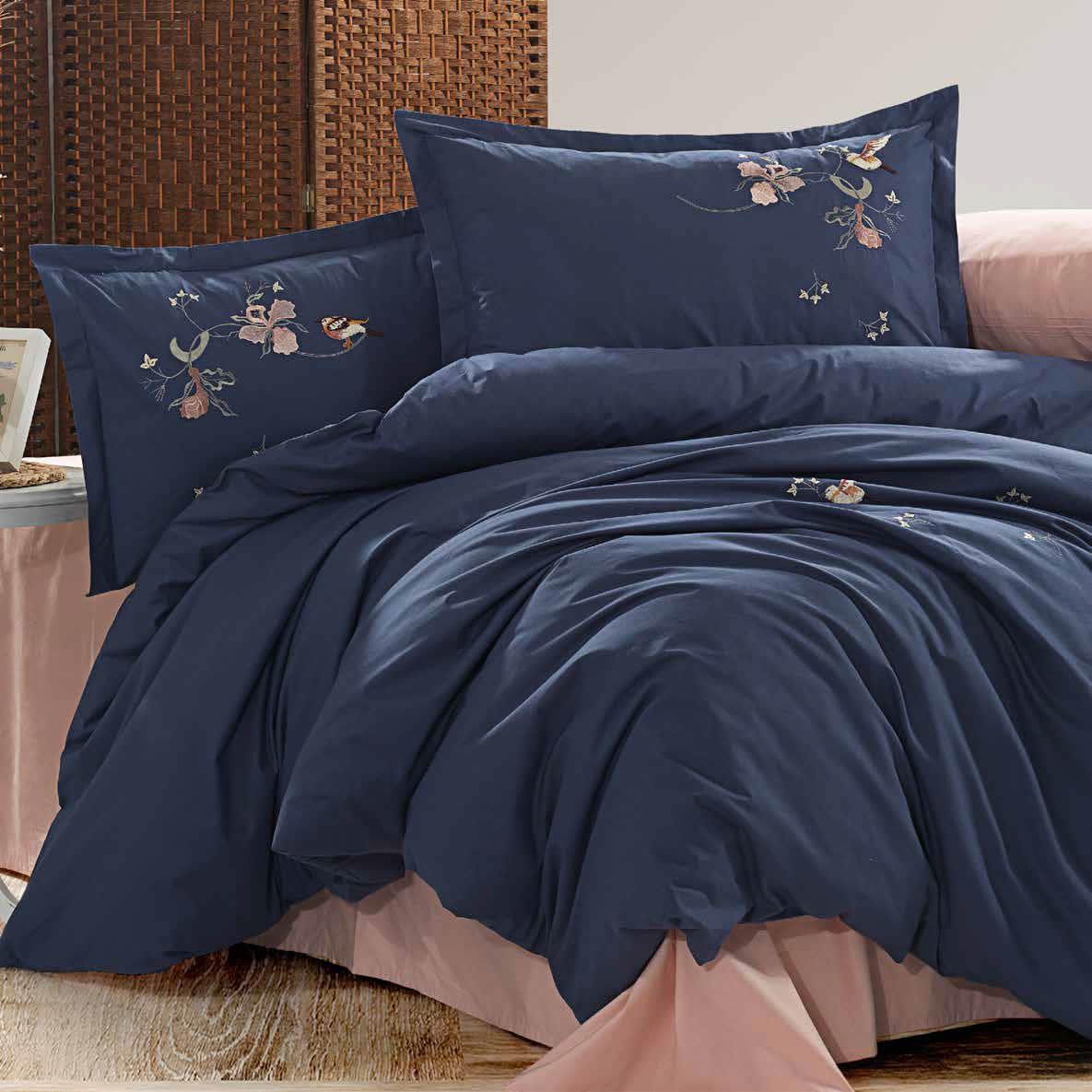 GOLDEN HOME TİAMO MODEL ÇİFT KİŞİLİK NAKIŞLI NEVRESİM %100 PAMUK LACİVERT