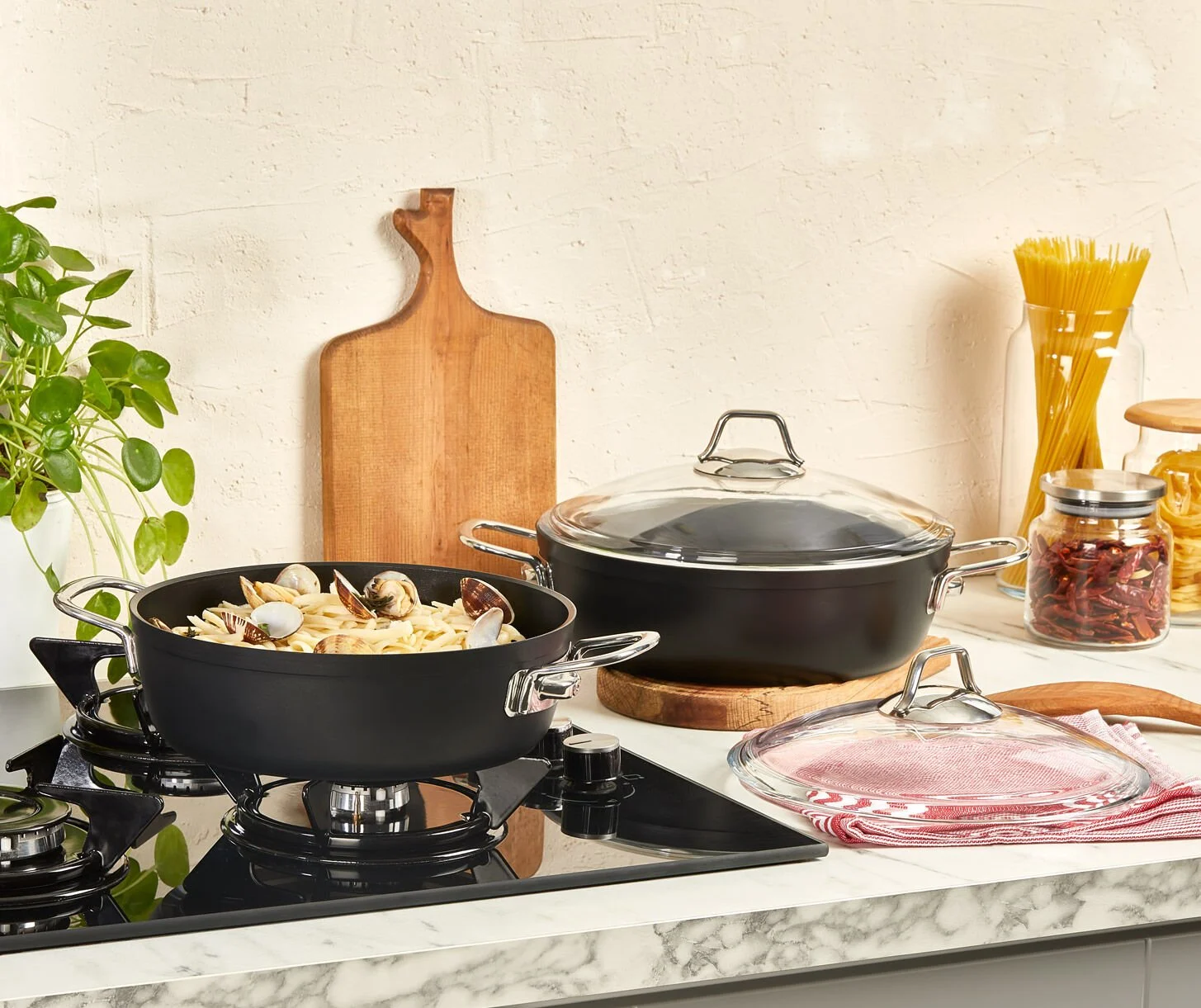 Amboss Dark Basık Tencere  Cam Kapaklı Yanmaz Yapışmaz Titanyum Kaplama   - 30 cm