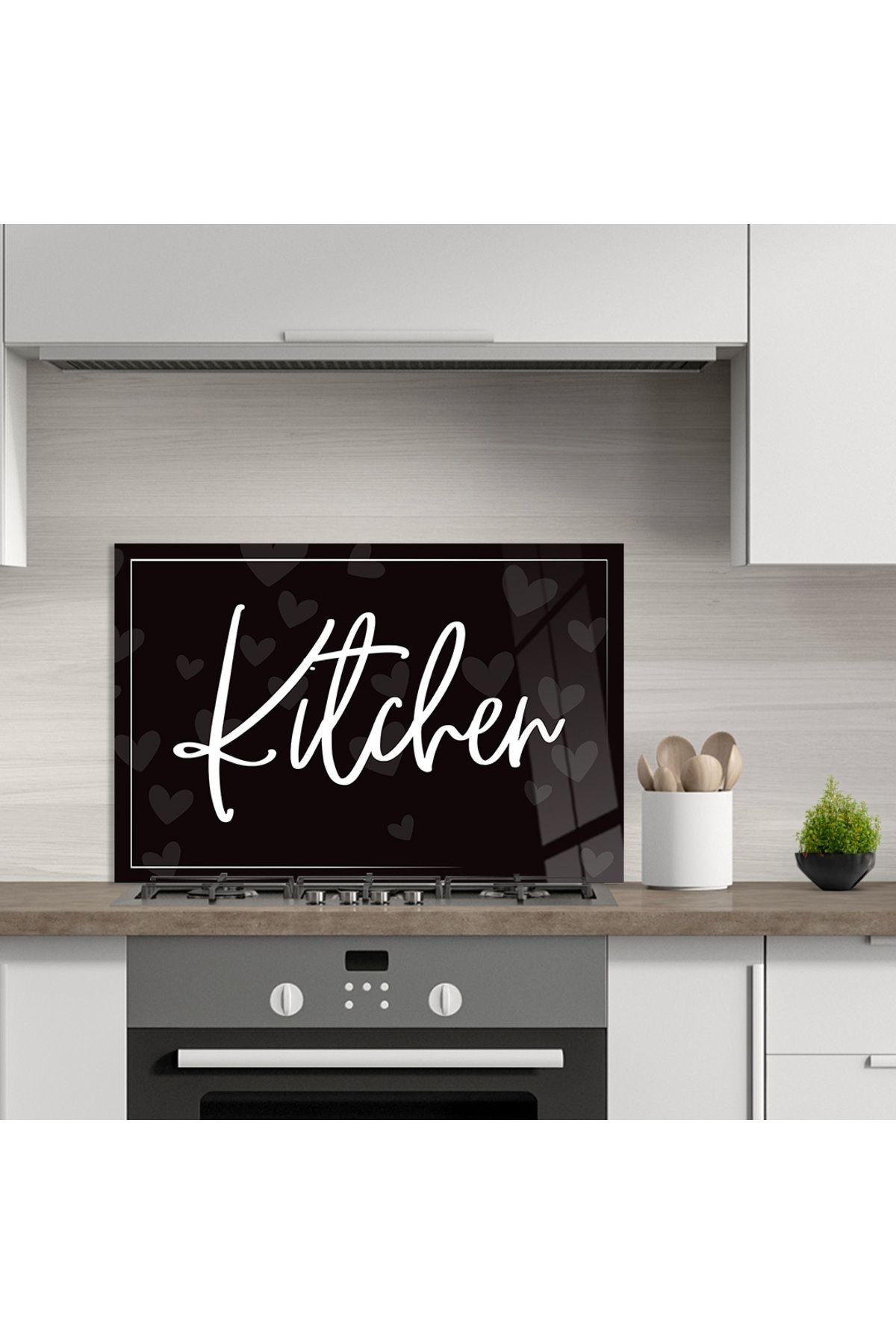 Ocak Arkası Temperli Cam Siyah Arka Planlı Kalpli "Kitchen" Yazılı