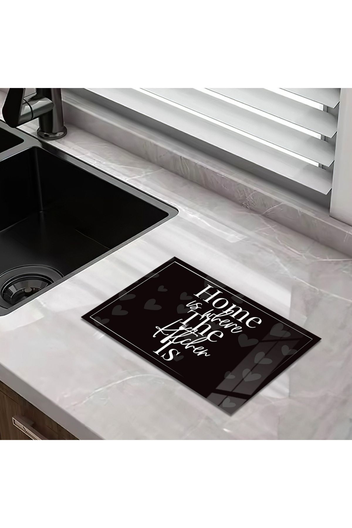 Cam Kesme Tahtası Kalpli "Home Is Where The Kitchen Is" Yazılı