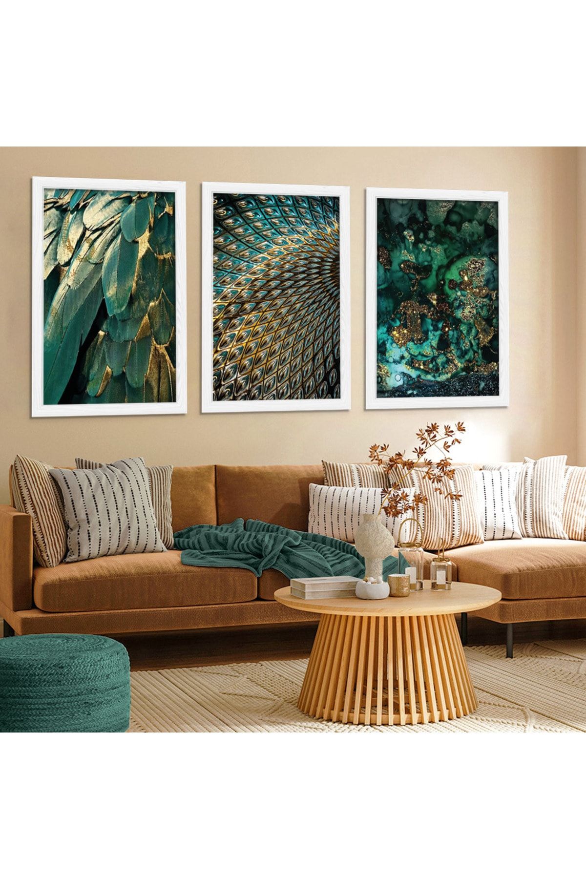 Beyaz Ahşap Çerçeveli Yeşil Renkli Tavus Kuşu Tüyleri Tablo