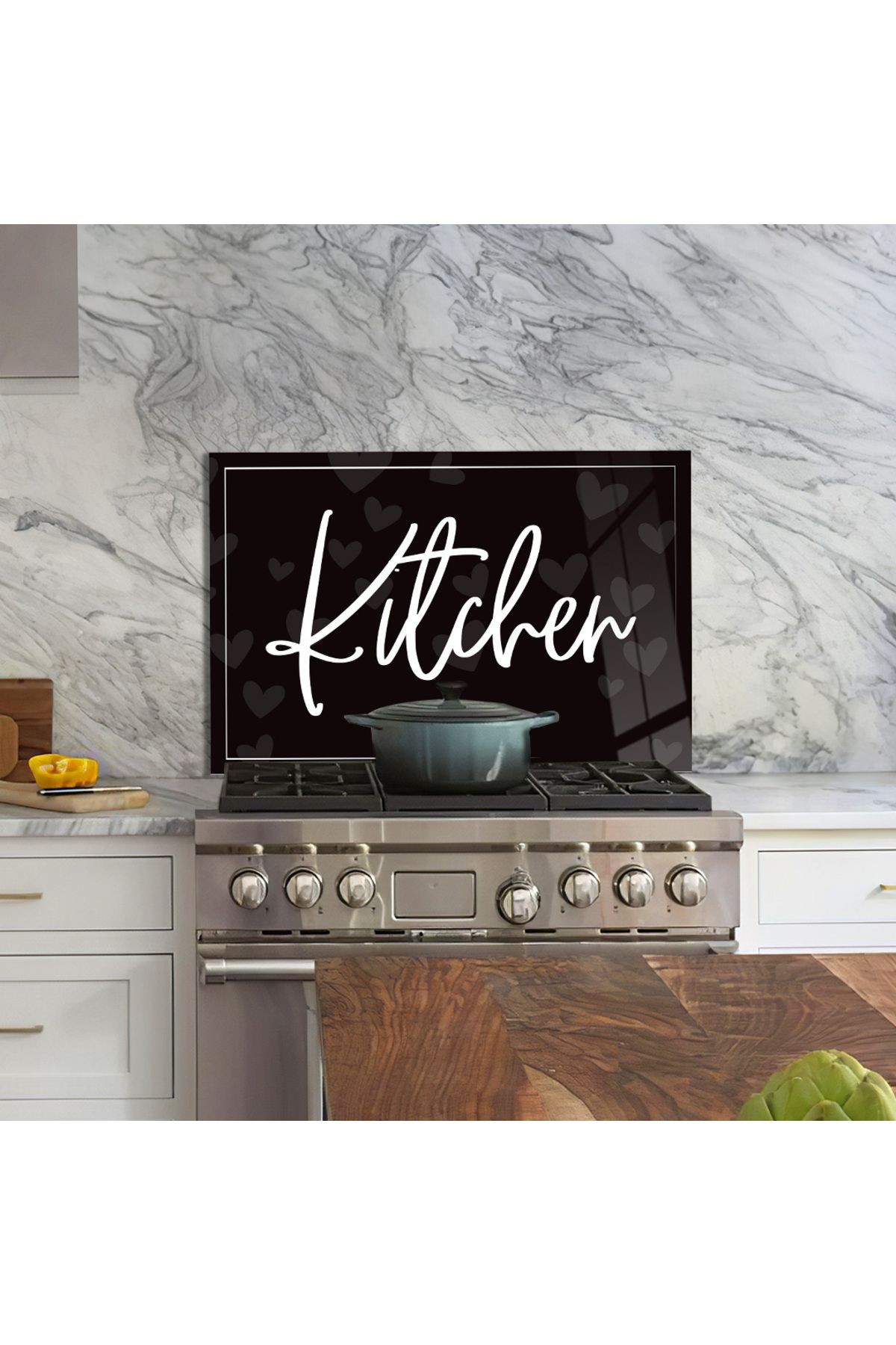Ocak Arkası Temperli Cam Siyah Arka Planlı Kalpli "Kitchen" Yazılı