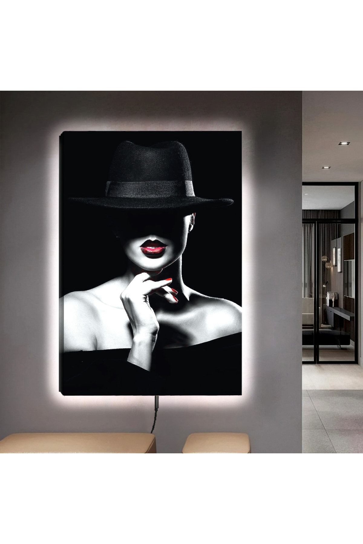 Ledli 90x60 Genç Kadın Kanvas Tablo