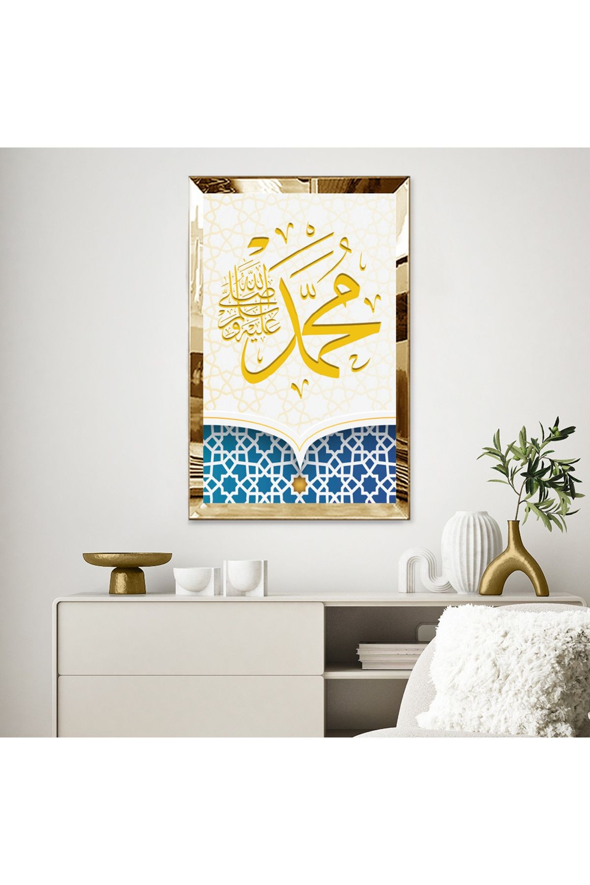 GOLD AYNALI PLEKSİ ÇERÇEVELİ BEYAZ ARKA PLAN DESENLİ HAT SANATLI ARAPÇA MUHAMMED (S.A.V) TABLOSU
