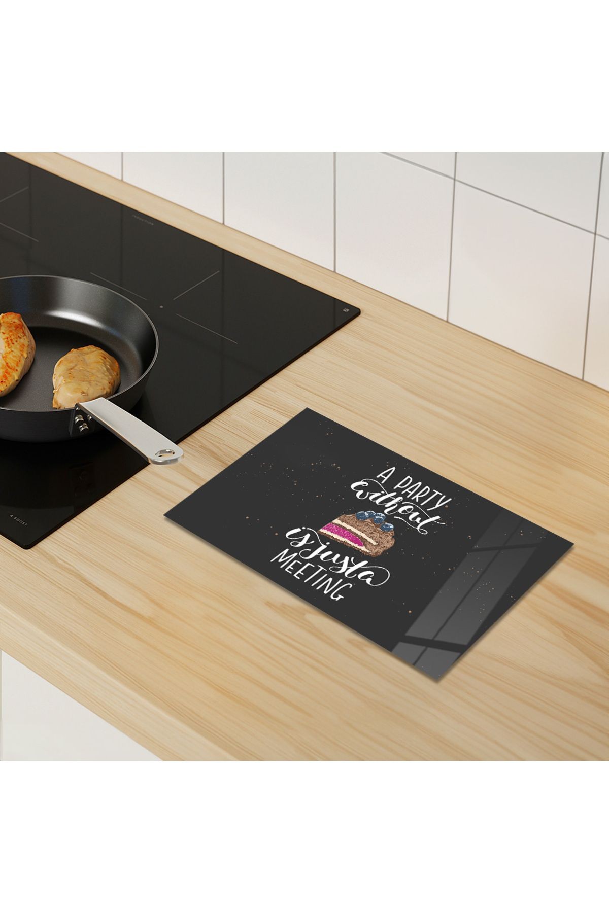 Cam Kesme Tahtası Siyah Arka Planlı Pasta Dilimli Yazılı