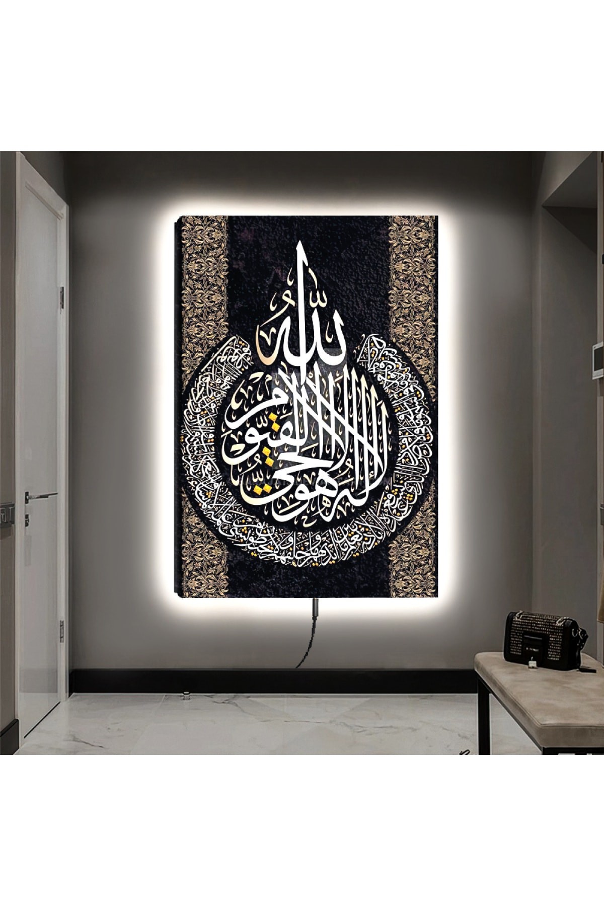 KANVAS SİYAH ARKA PLANLI BEYAZ ALLAH LAFZI VE ARAPÇA YAZILI DİNİ LEDLİ TABLO