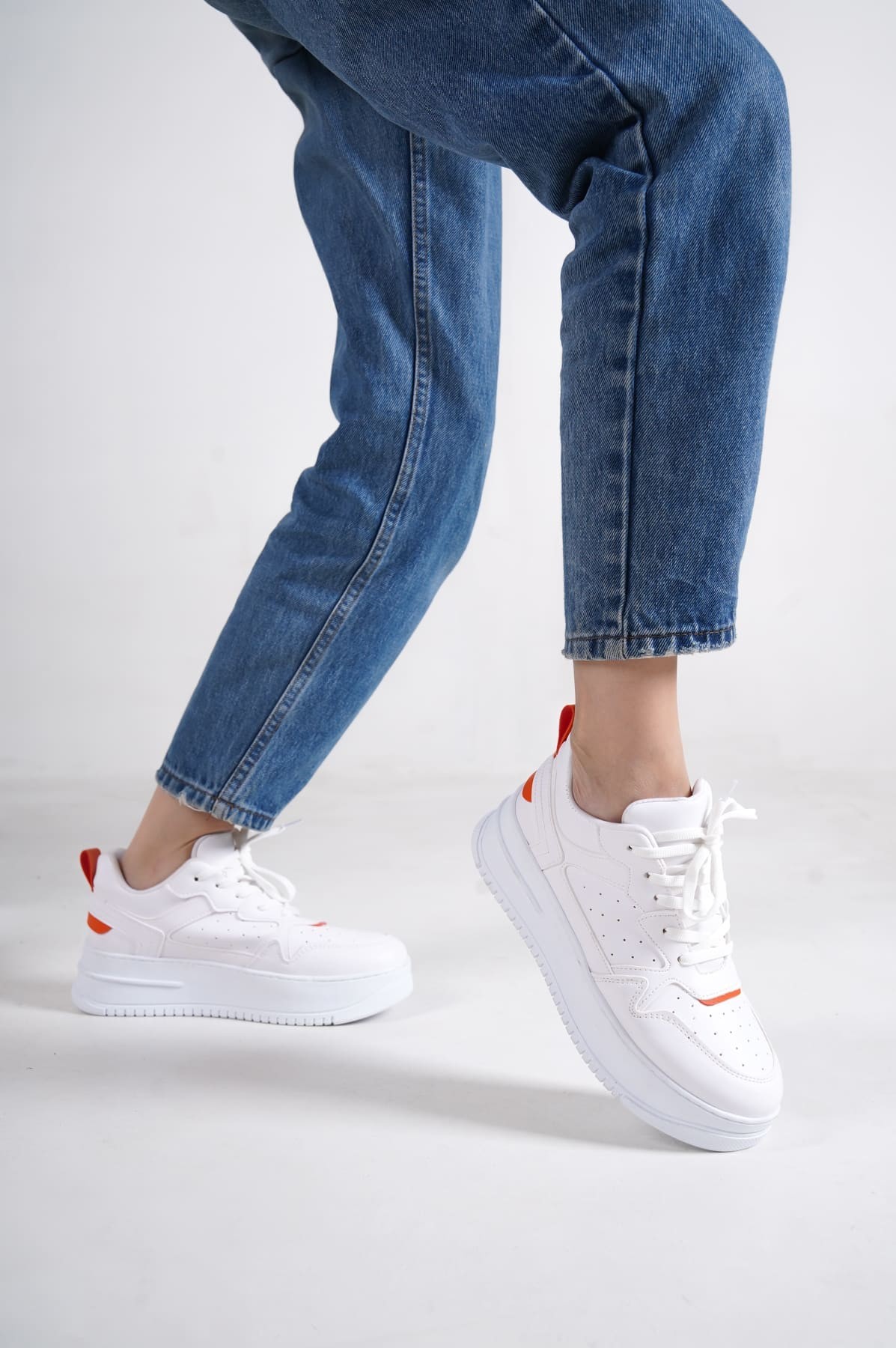 ALESSI Bağcıklı Ortopedik Taban Kadın Sneaker Spor Ayakkabı BT - Beyaz/Turuncu