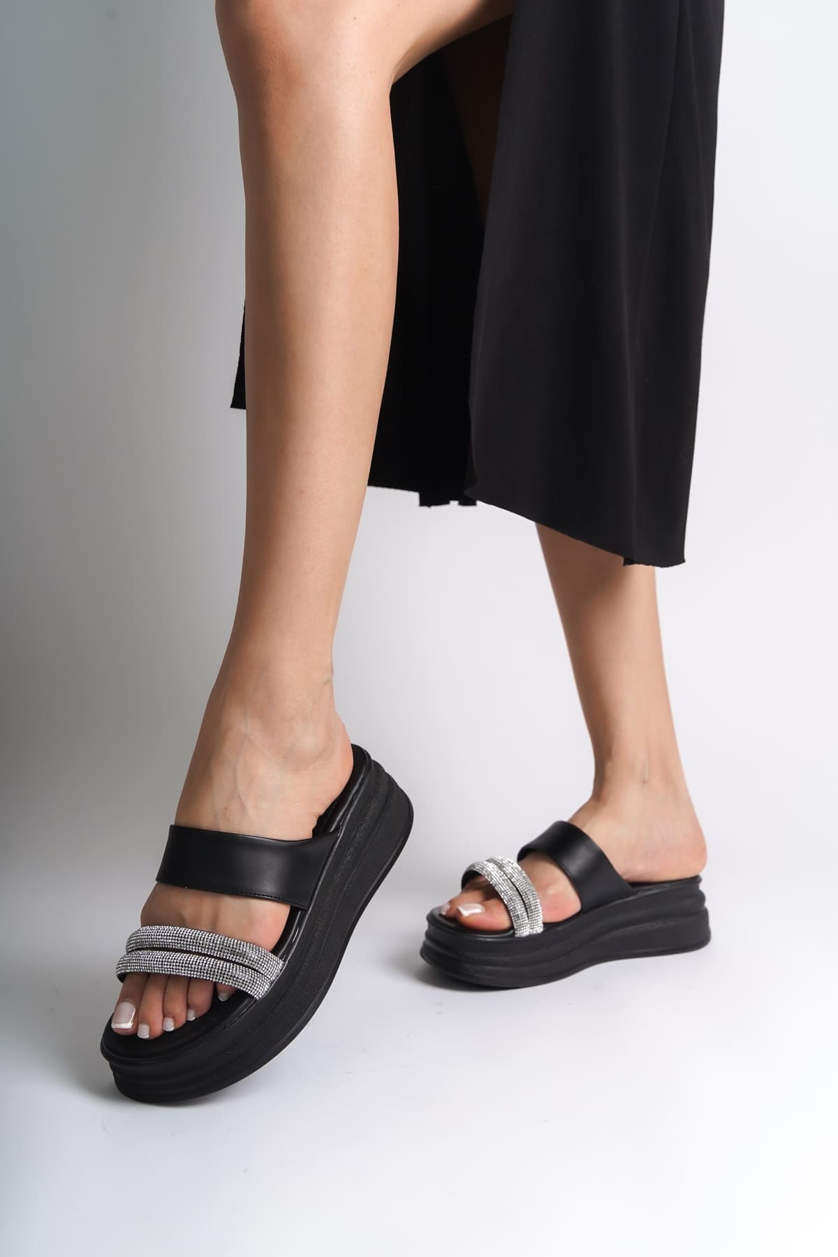 SARAH Düz Topuklu Taşlı Şeritli Kalın Ve Ortopedik Taban Kadın Terlik ST - Siyah