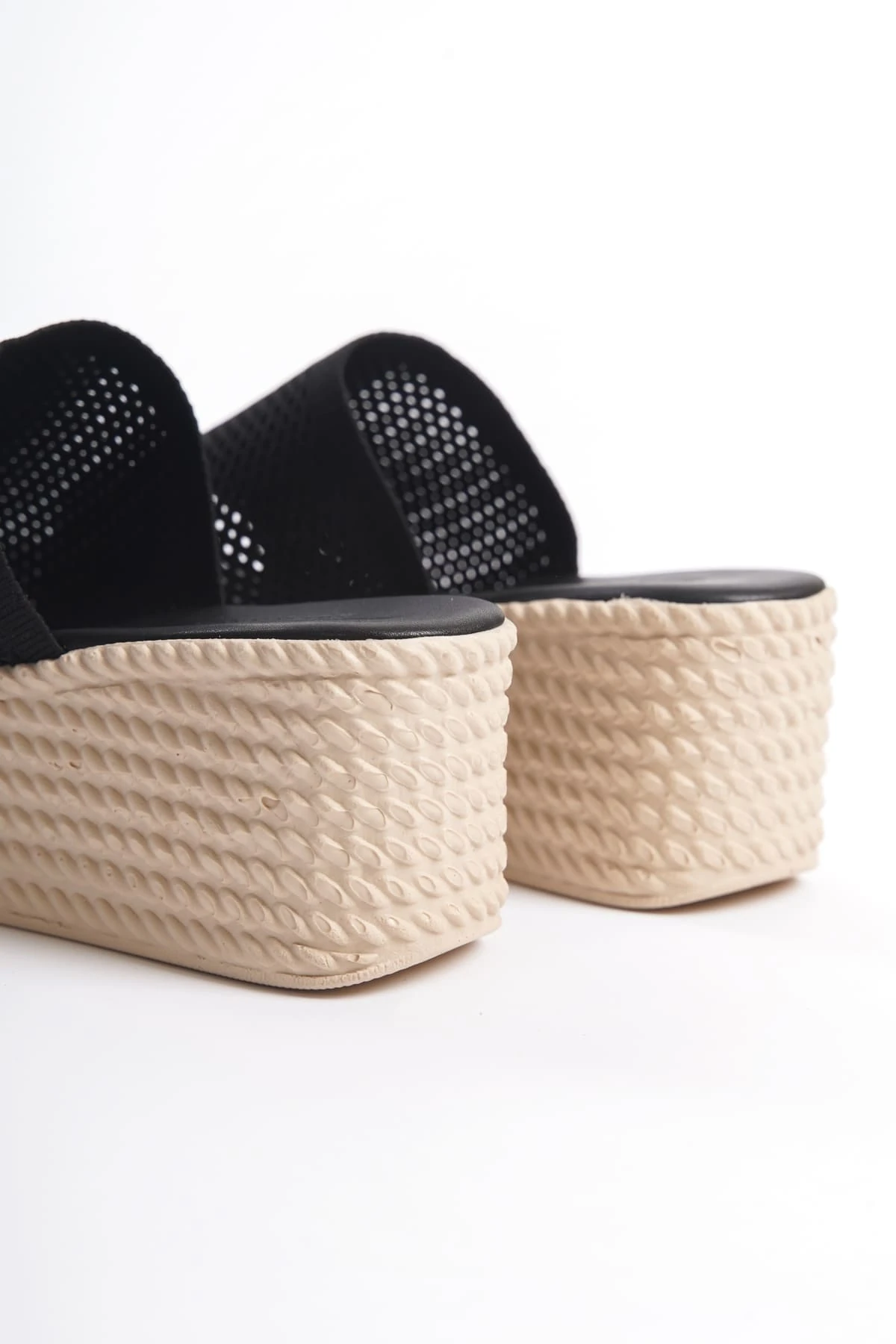 MARLA Dolgu Topuklu Ortopedik Taban Hasır Görünümlü Triko Kadın Terlik KT - Siyah