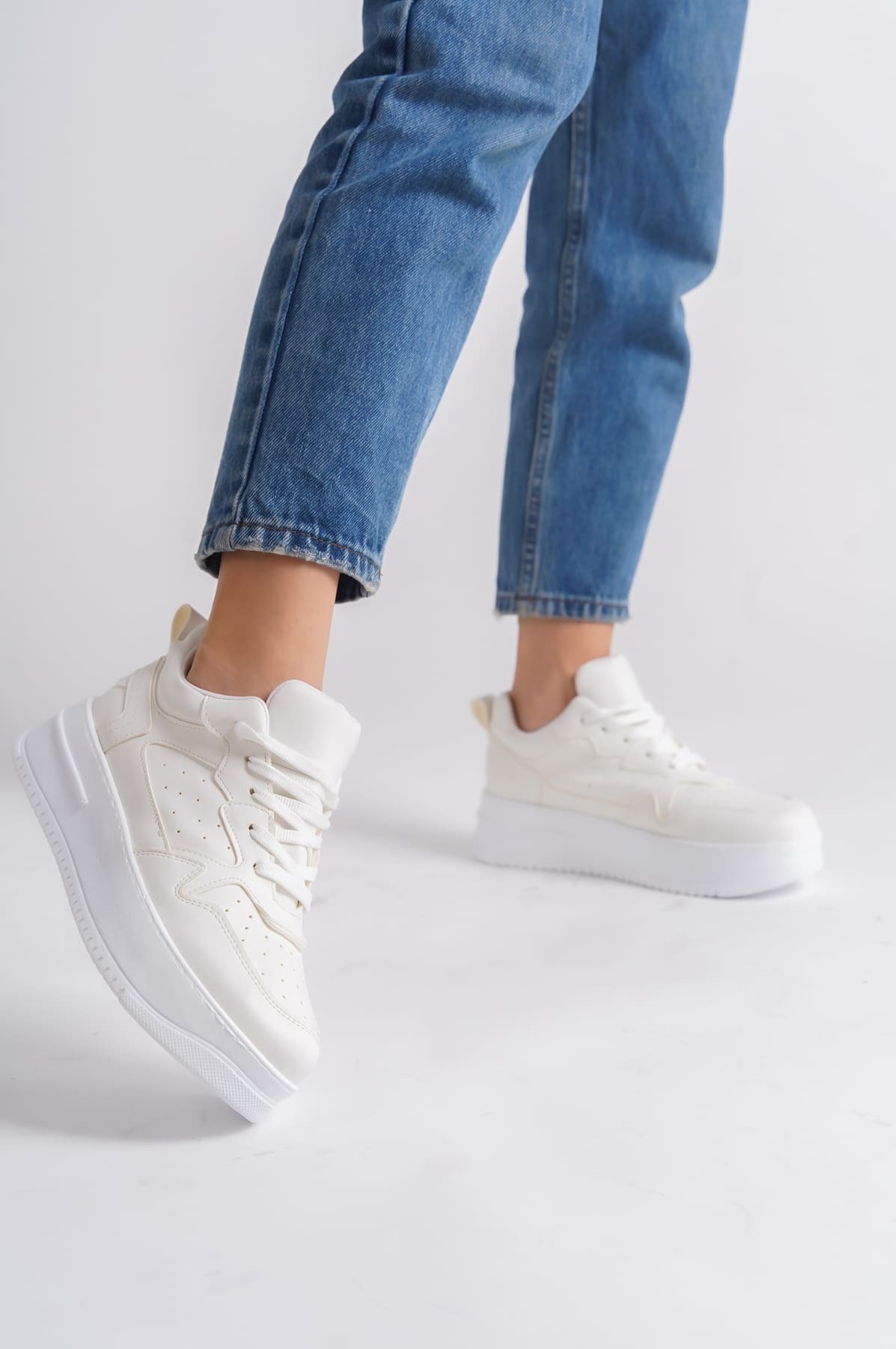ALESSI Bağcıklı Ortopedik Taban Kadın Sneaker Spor Ayakkabı BT - Kırık Beyaz