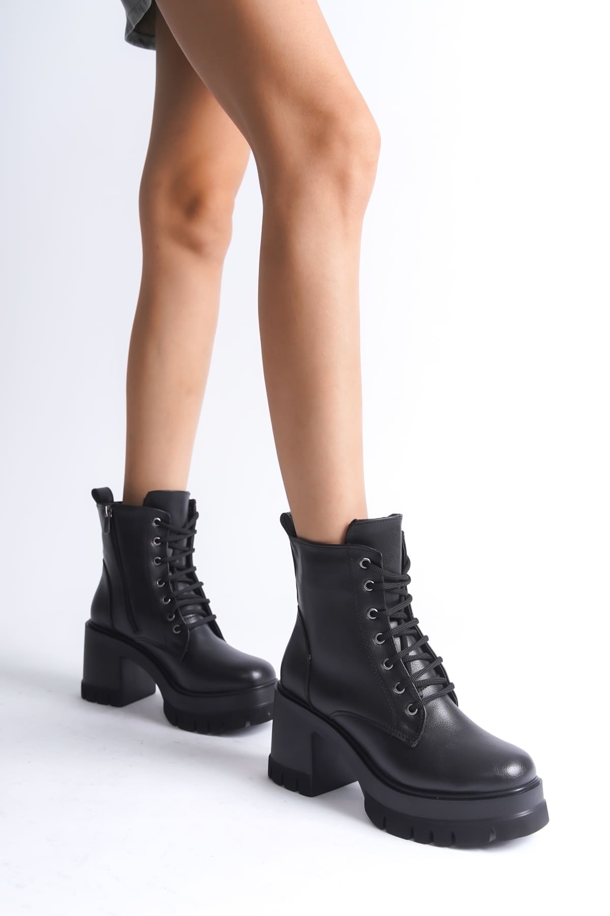 LAUREN Bağcıklı Fermuarlı Ortopedik Taban TopukluKadın Bot ST - Siyah