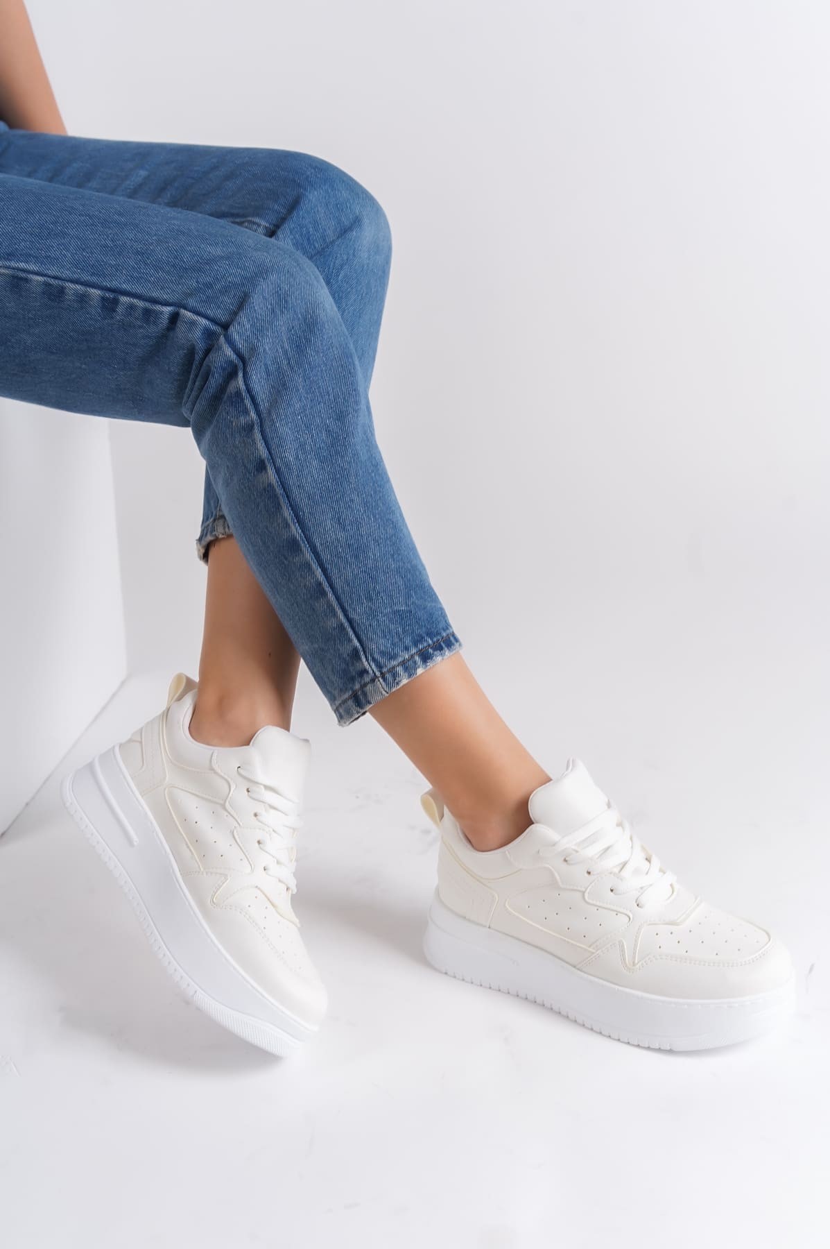 ALESSI Bağcıklı Ortopedik Taban Kadın Sneaker Spor Ayakkabı BT - Kırık Beyaz