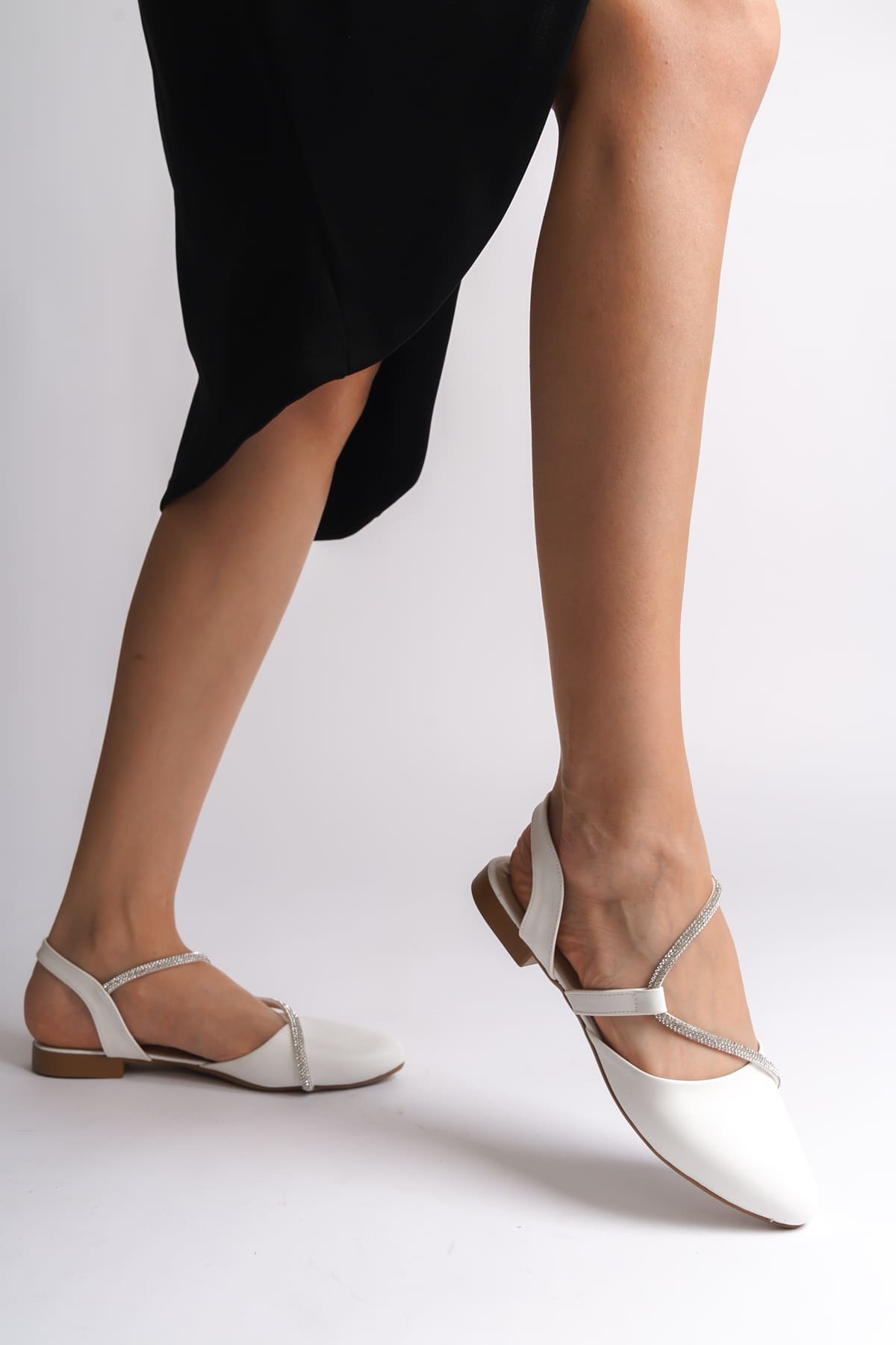 HANNAH Lastikli Ortopedik Rahat Taban Taş Detaylı Kadın Babet Ayakkabı KT - Beyaz