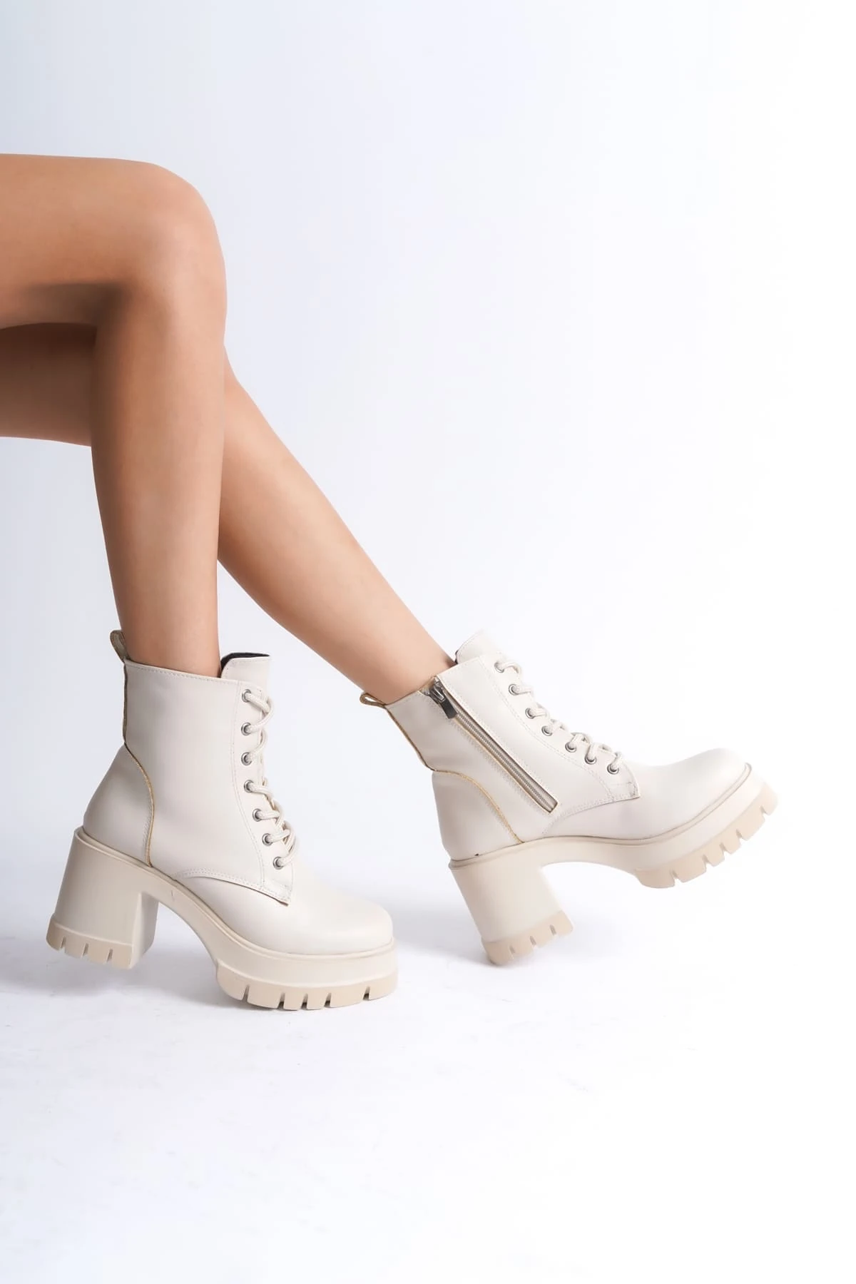 LAUREN Bağcıklı Fermuarlı Ortopedik Taban TopukluKadın Bot KT - Krem