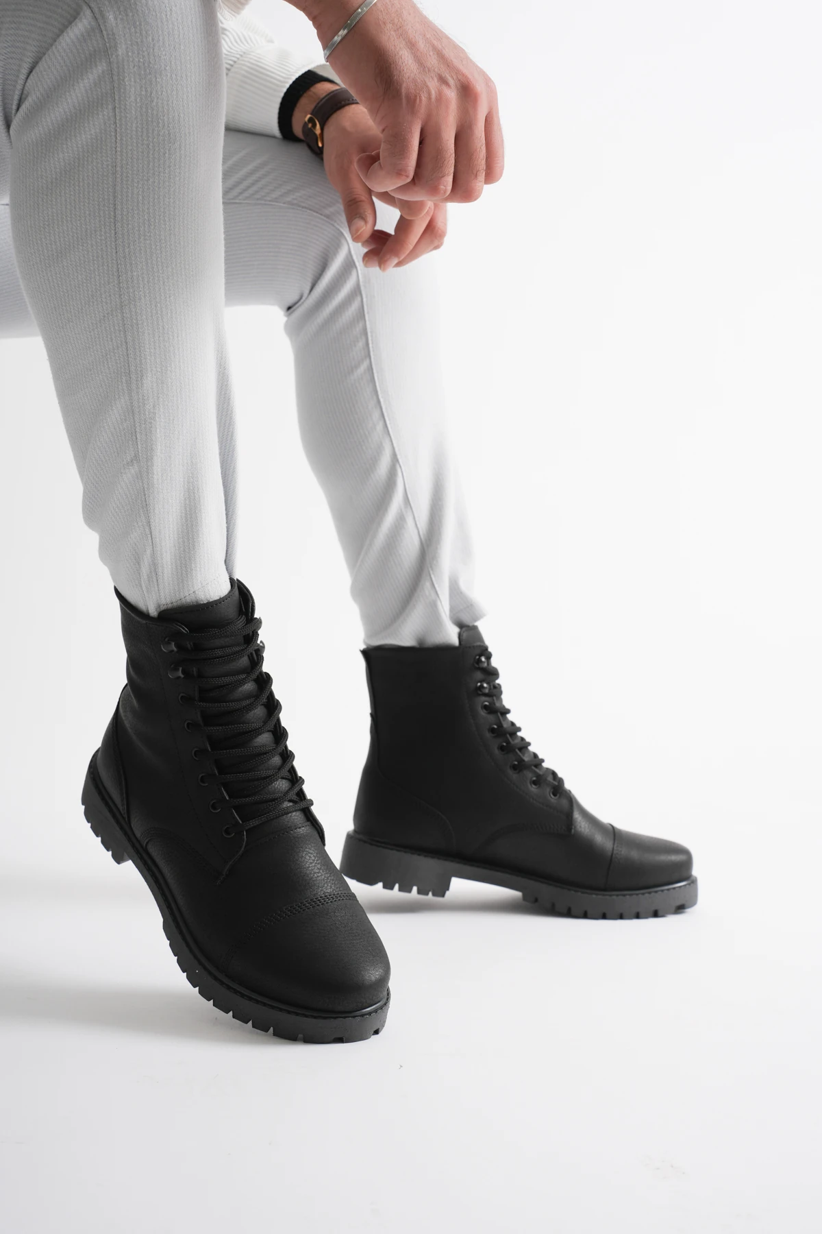 YG-025 Erkek Askeri Tarz Siyah Kalın Taban Postal Bot | Suya Dayanıklı & Kaymaz Taban