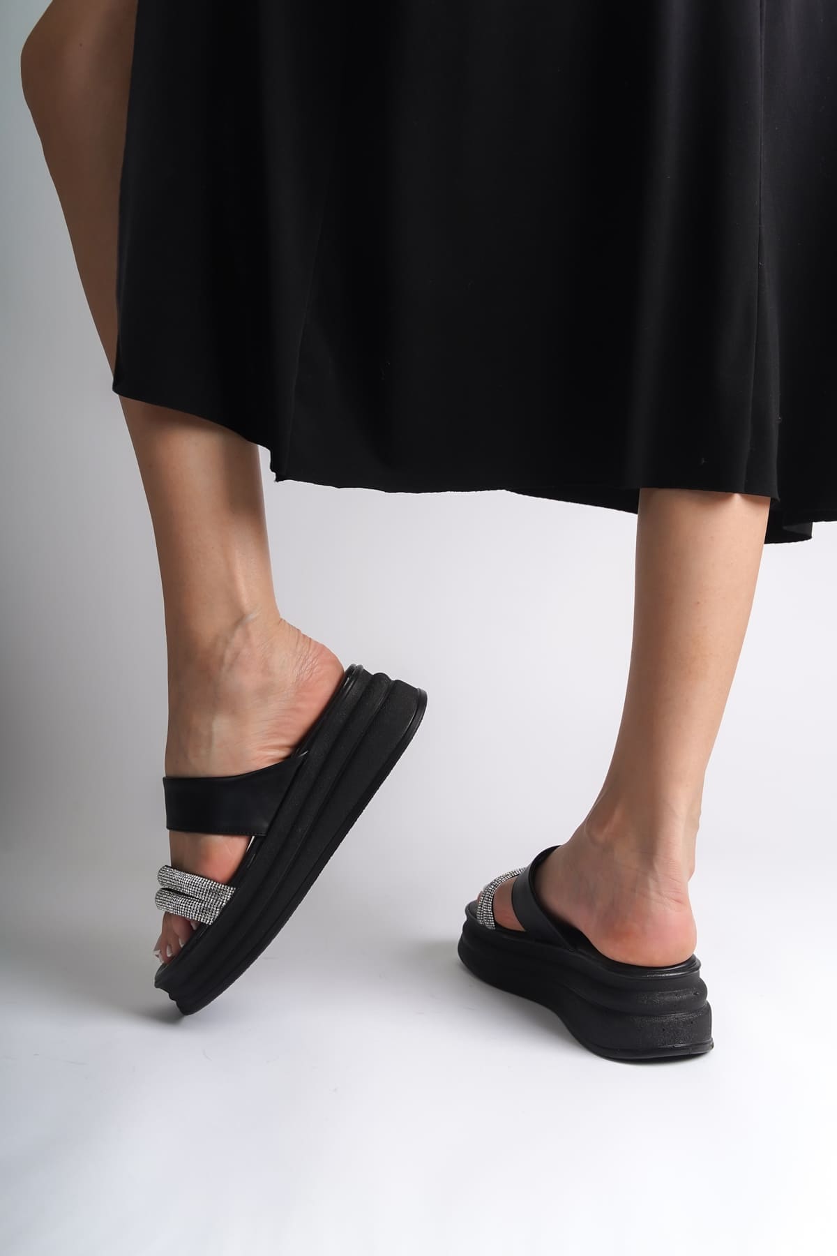 SARAH Düz Topuklu Taşlı Şeritli Kalın Ve Ortopedik Taban Kadın Terlik ST - Siyah