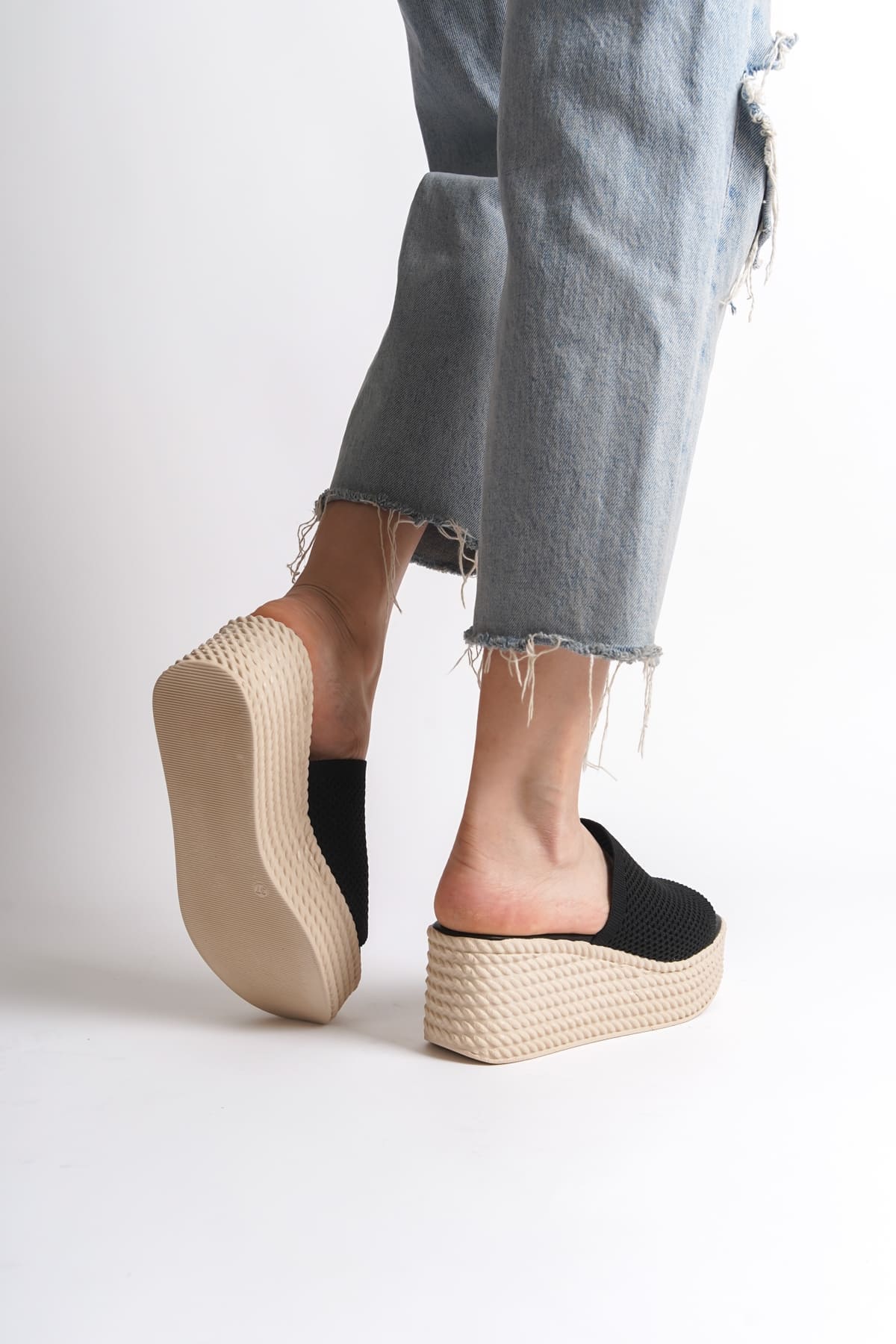 MARLA Dolgu Topuklu Ortopedik Taban Hasır Görünümlü Triko Kadın Terlik KT - Siyah