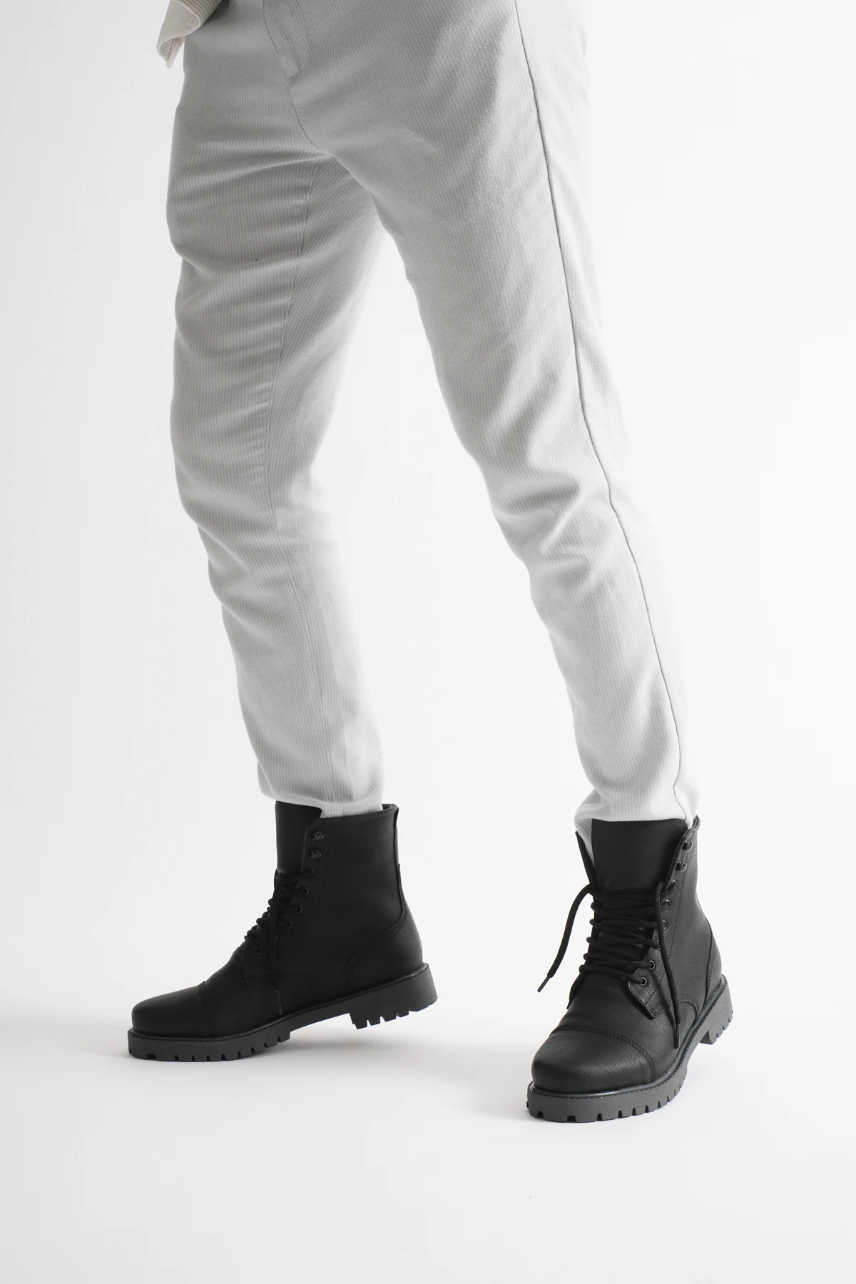 YG-025 Erkek Askeri Tarz Siyah Kalın Taban Postal Bot | Suya Dayanıklı & Kaymaz Taban