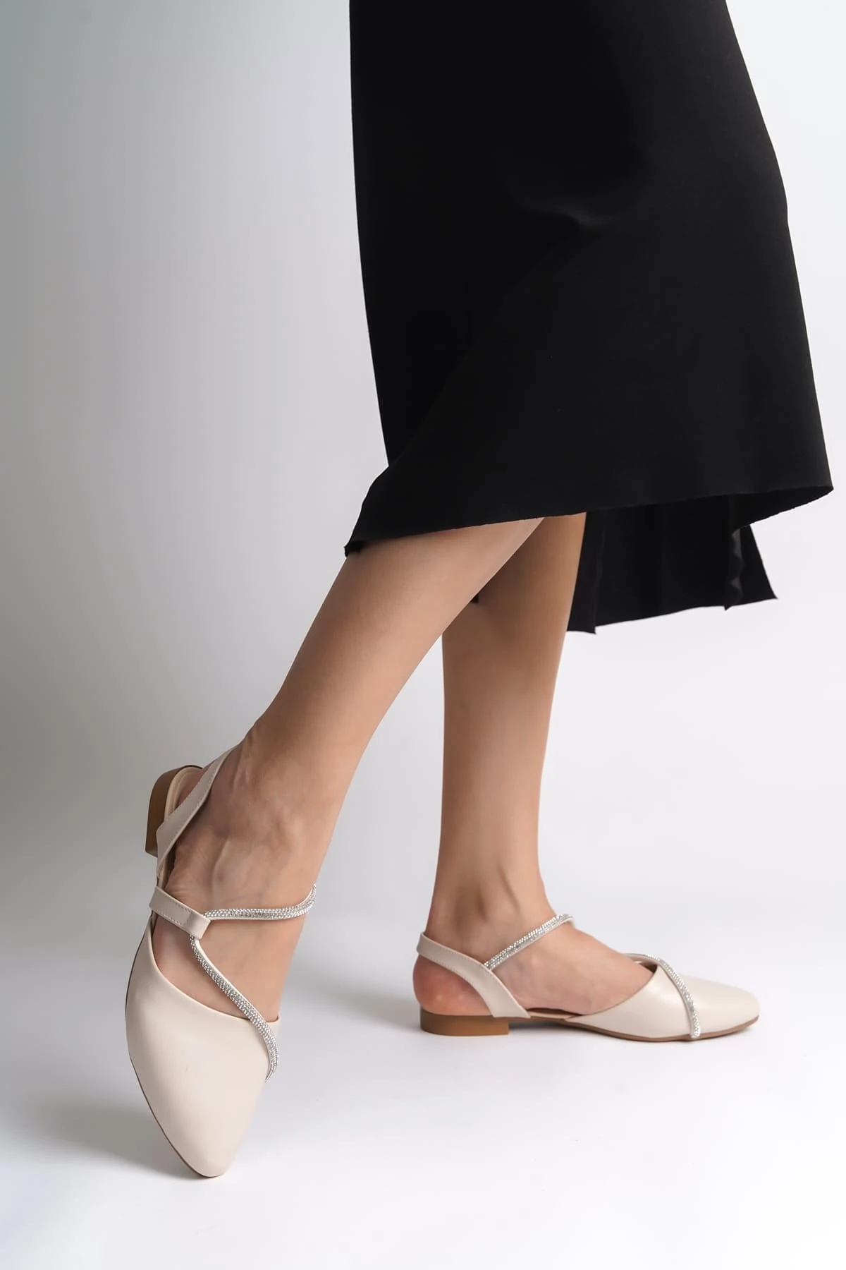 HANNAH Lastikli Ortopedik Rahat Taban Taş Detaylı Kadın Babet Ayakkabı KT - Krem