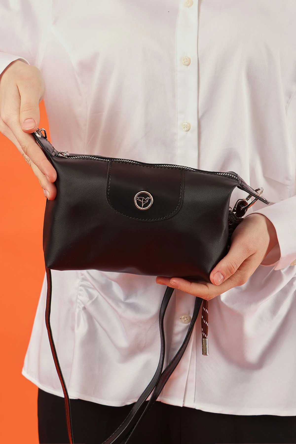 Garbalia Helenas İp Charmlı Omuz Askılı Fermuarlı Kadın Omuz Çantası