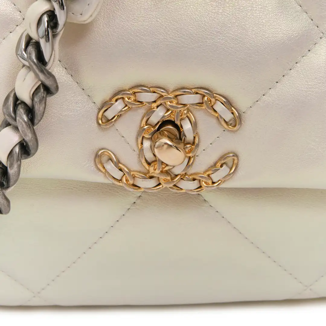 Chanel - Beyaz Large No19 Flap Çanta - Authentic Seconds