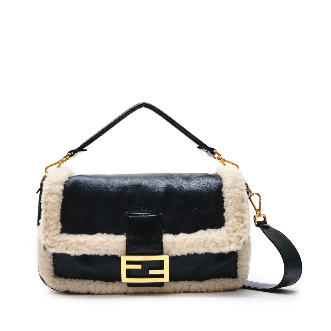 Fendi - Black Lambskin Sheepskin Fur Medium Baguette Çanta