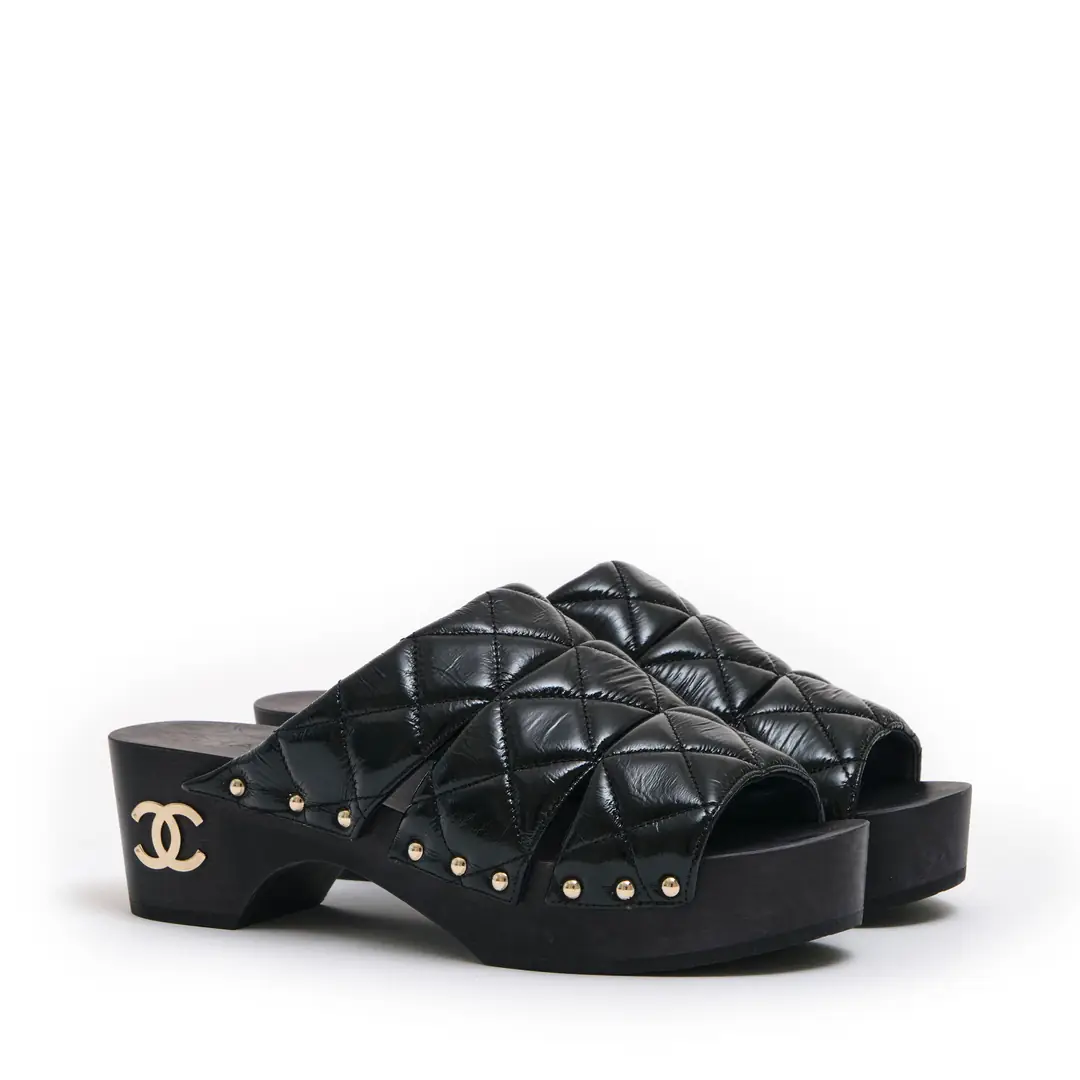Chanel - Black Leather CC Turn Lock Clogs / 40C - Authentic Seconds