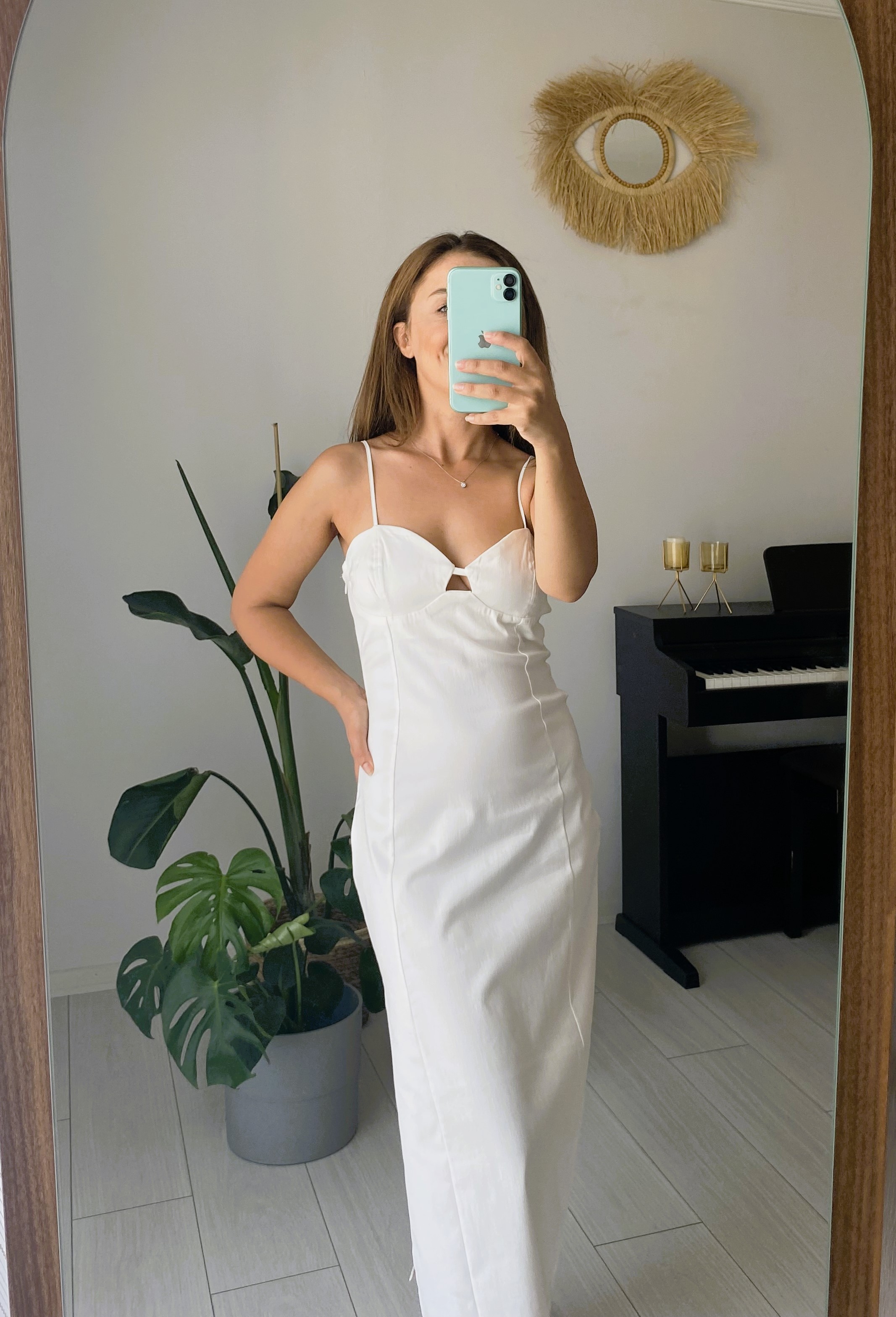 Pencere Detaylı  İp Askılı Yırtmaçlı  Beyaz Elbise