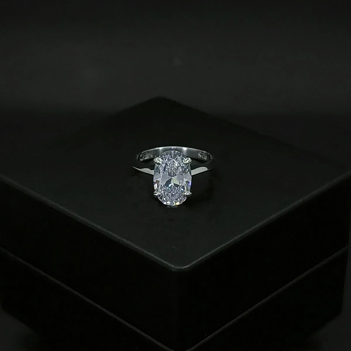 Tiffany 10*8 Oval Montür Gümüş Tektaş Yüzük