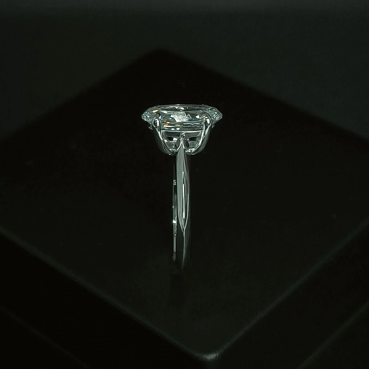 Tiffany 10*8 Oval Montür Gümüş Tektaş Yüzük