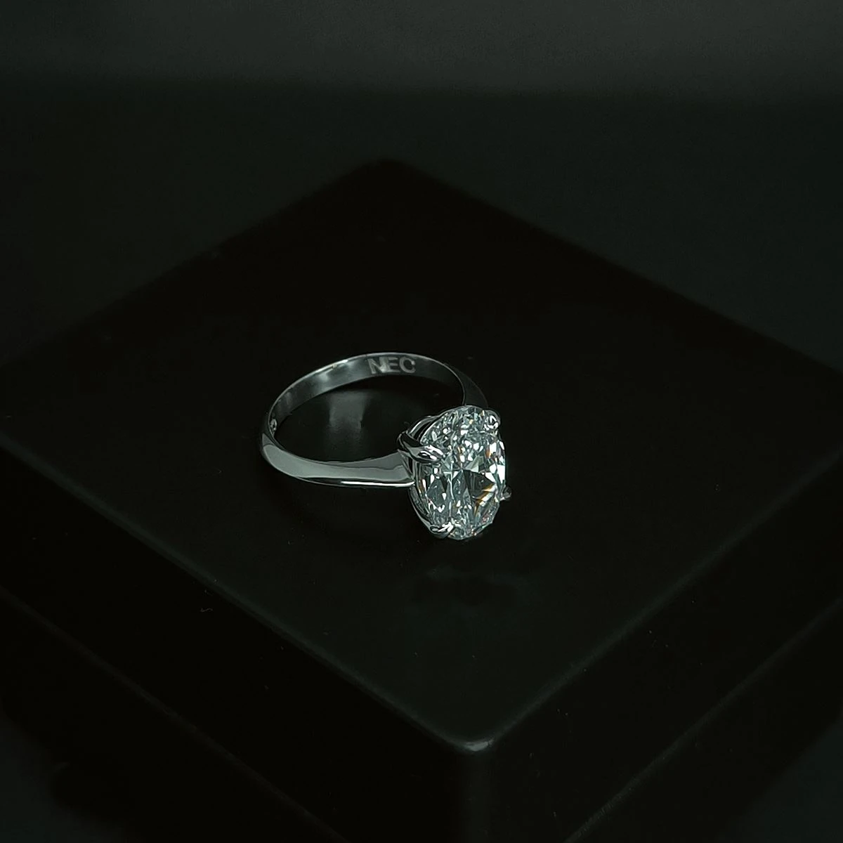 Tiffany 10*8 Oval Montür Gümüş Tektaş Yüzük