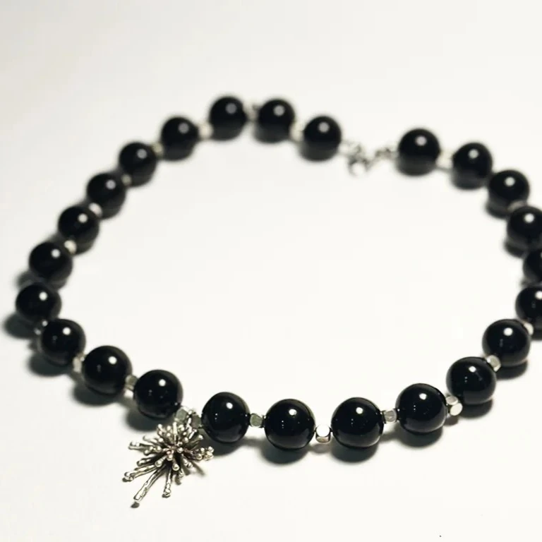 GECENİN KALBİ KOLYE