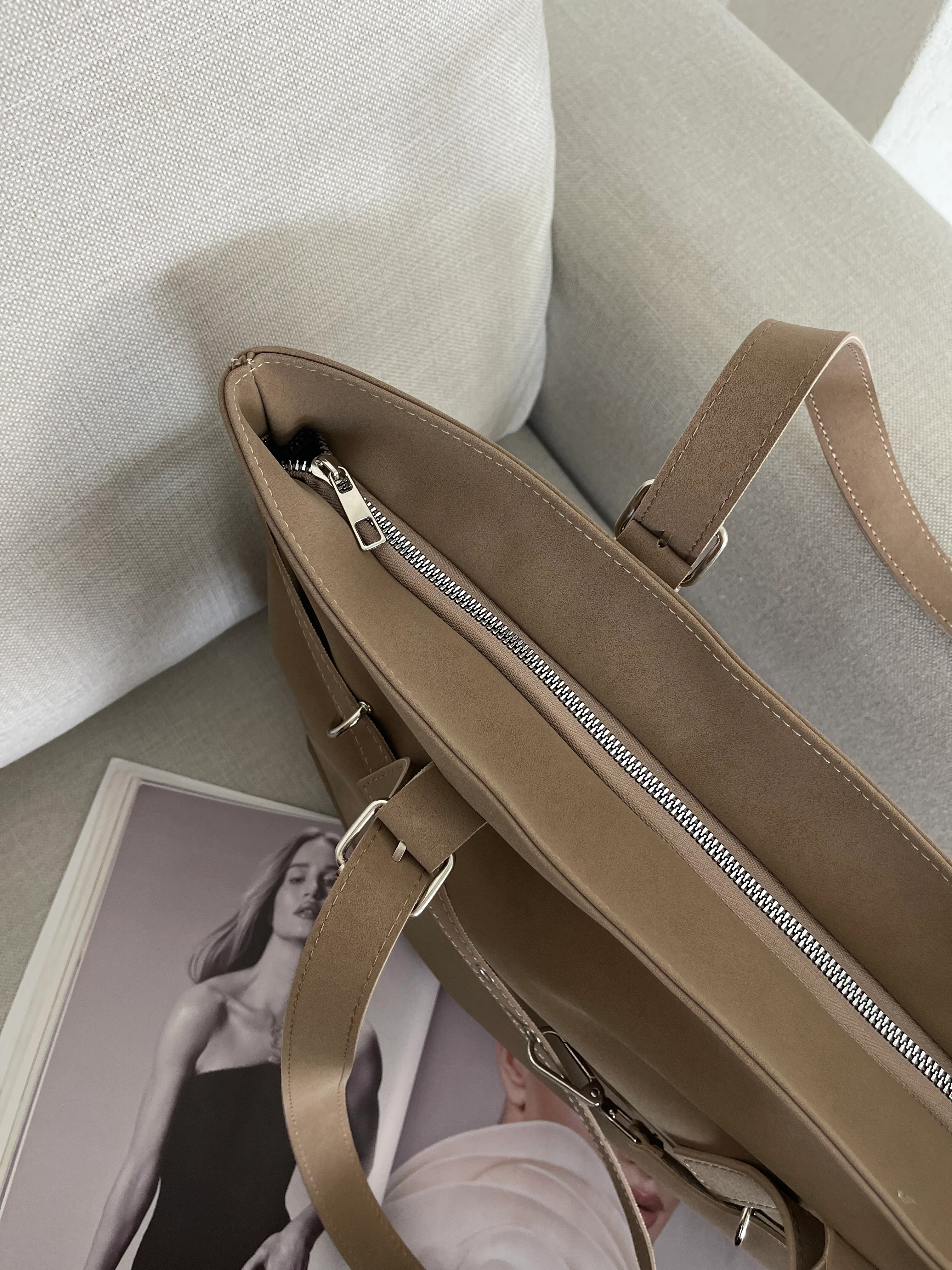 Kadın Kemer Detaylı Omuz Çantası Madrid - Vizon Süet