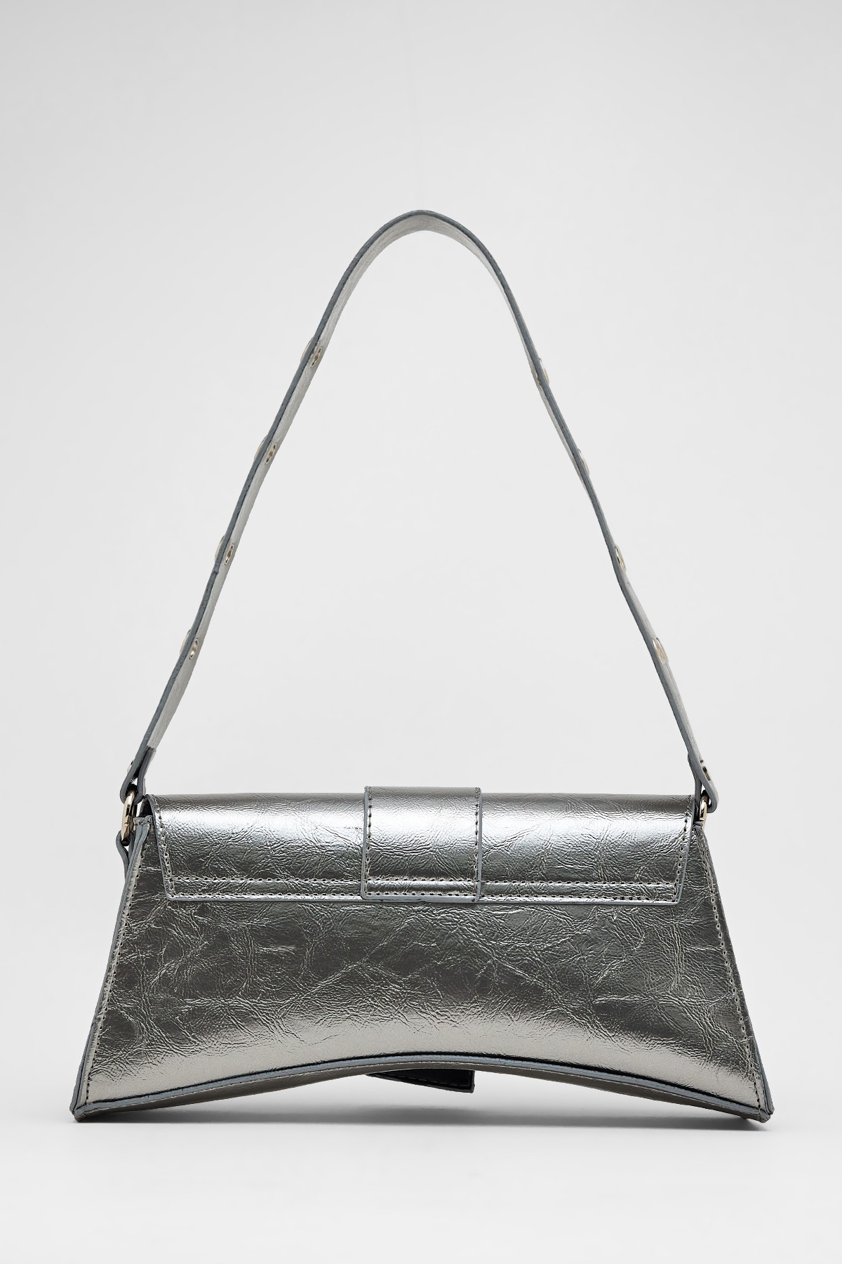 Kadın Asimetrik Zımbalı Baget Çanta Kate - Gümüş