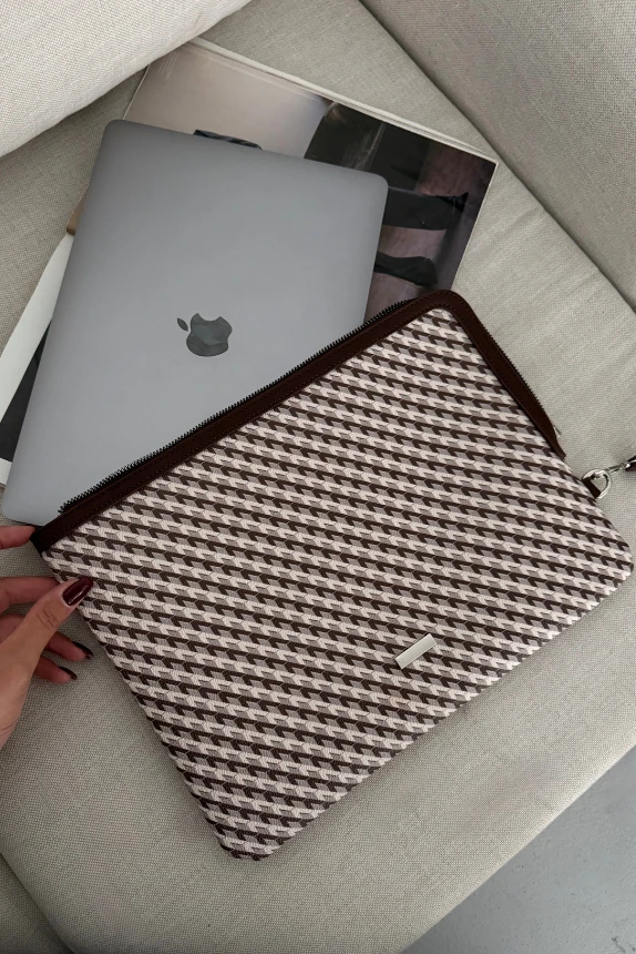 Monogram Desenli Dizüstü Bilgisayar Kılıfı Appy - Kahve