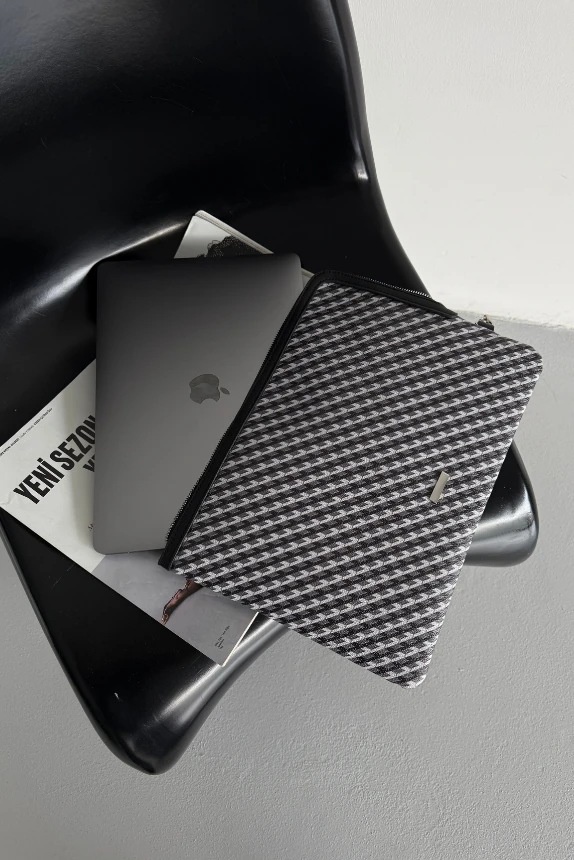 Monogram Desenli Dizüstü Bilgisayar Kılıfı Appy