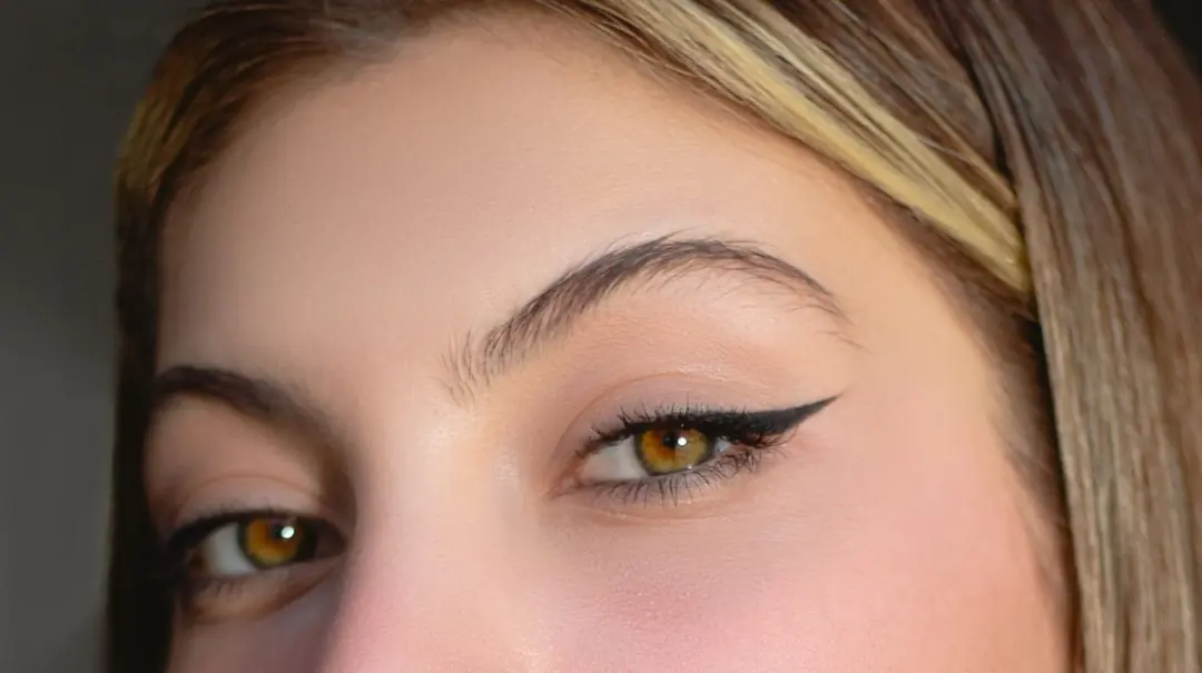 Less Eyebrows Models İnce Kaş Özellikleri, Modelleri, Şekillendirmesi ve Bakımı - PNKRE