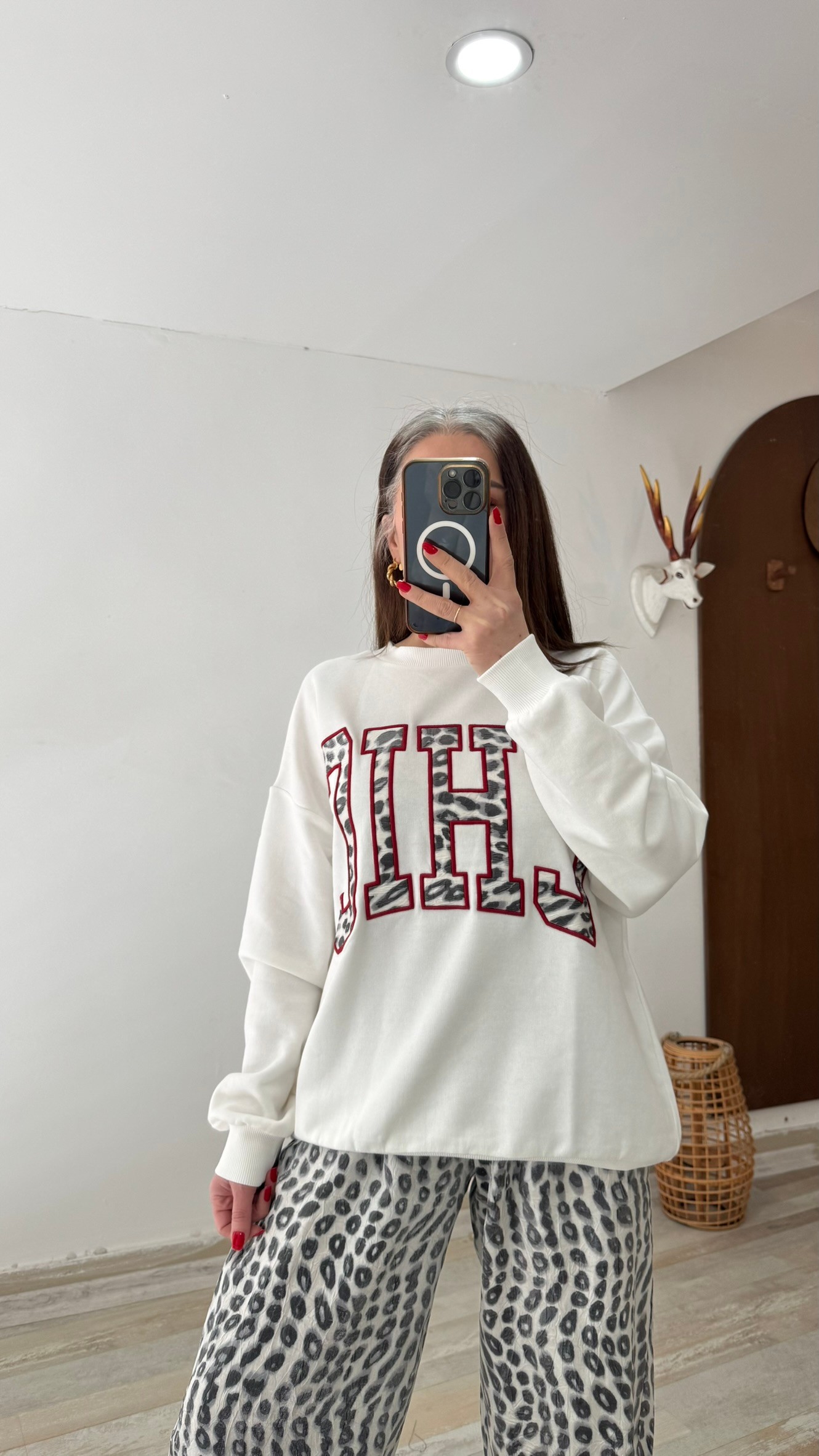 Beyaz Leopar Detaylı Sweatshirt