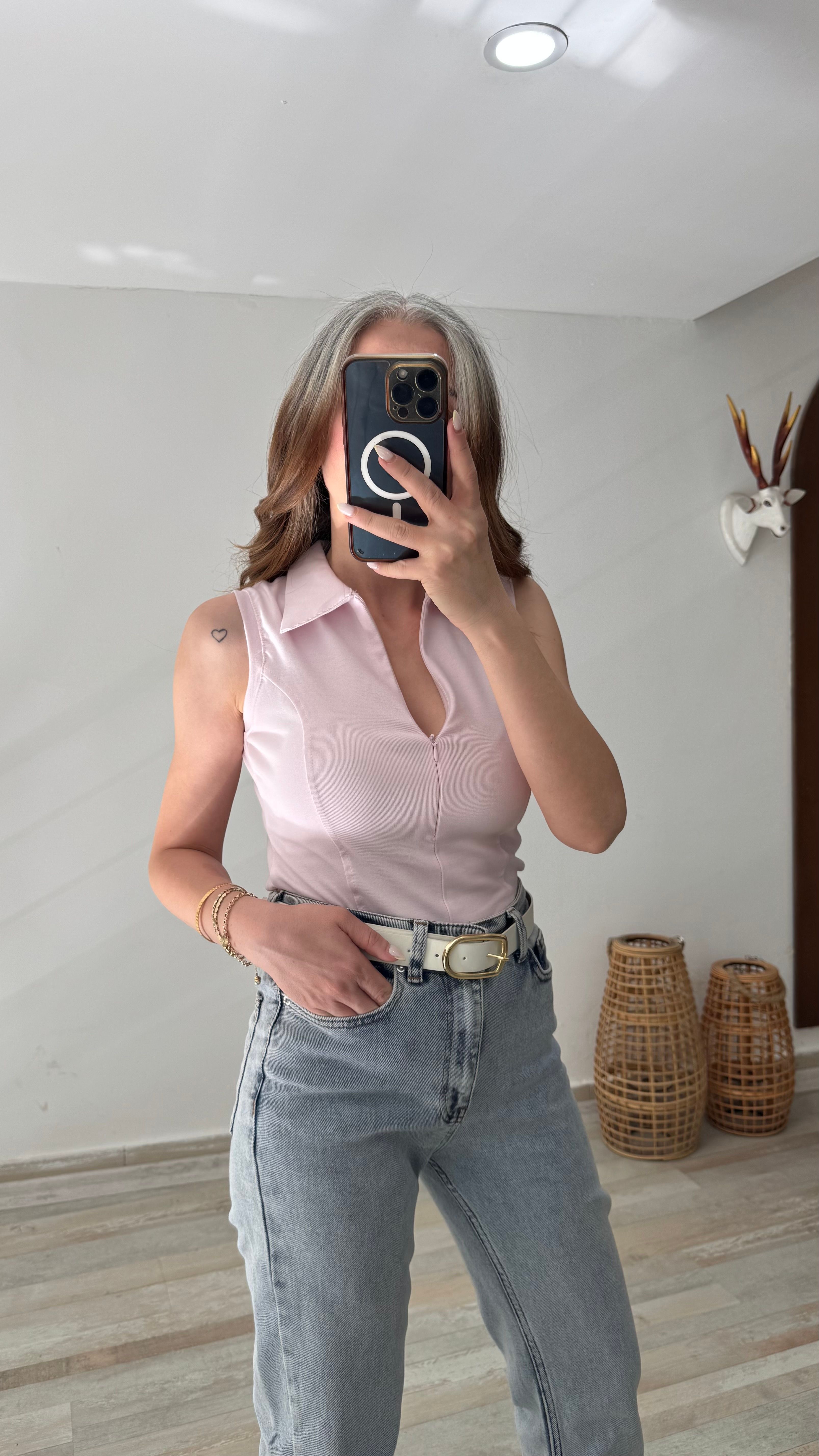 Pembe Yakalı Önü Fermuar Detaylı Bluz